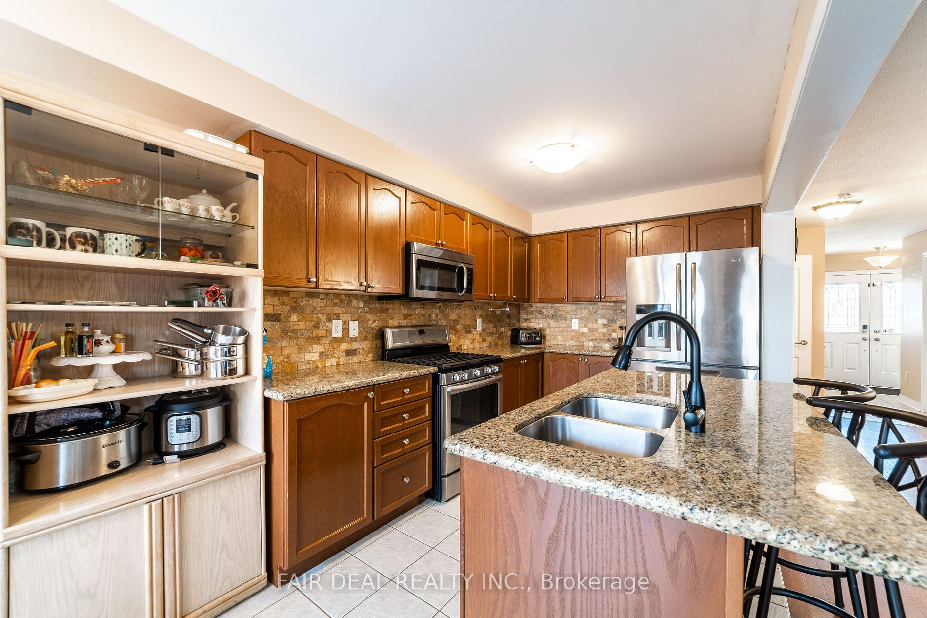 653 Baldwin Cres
