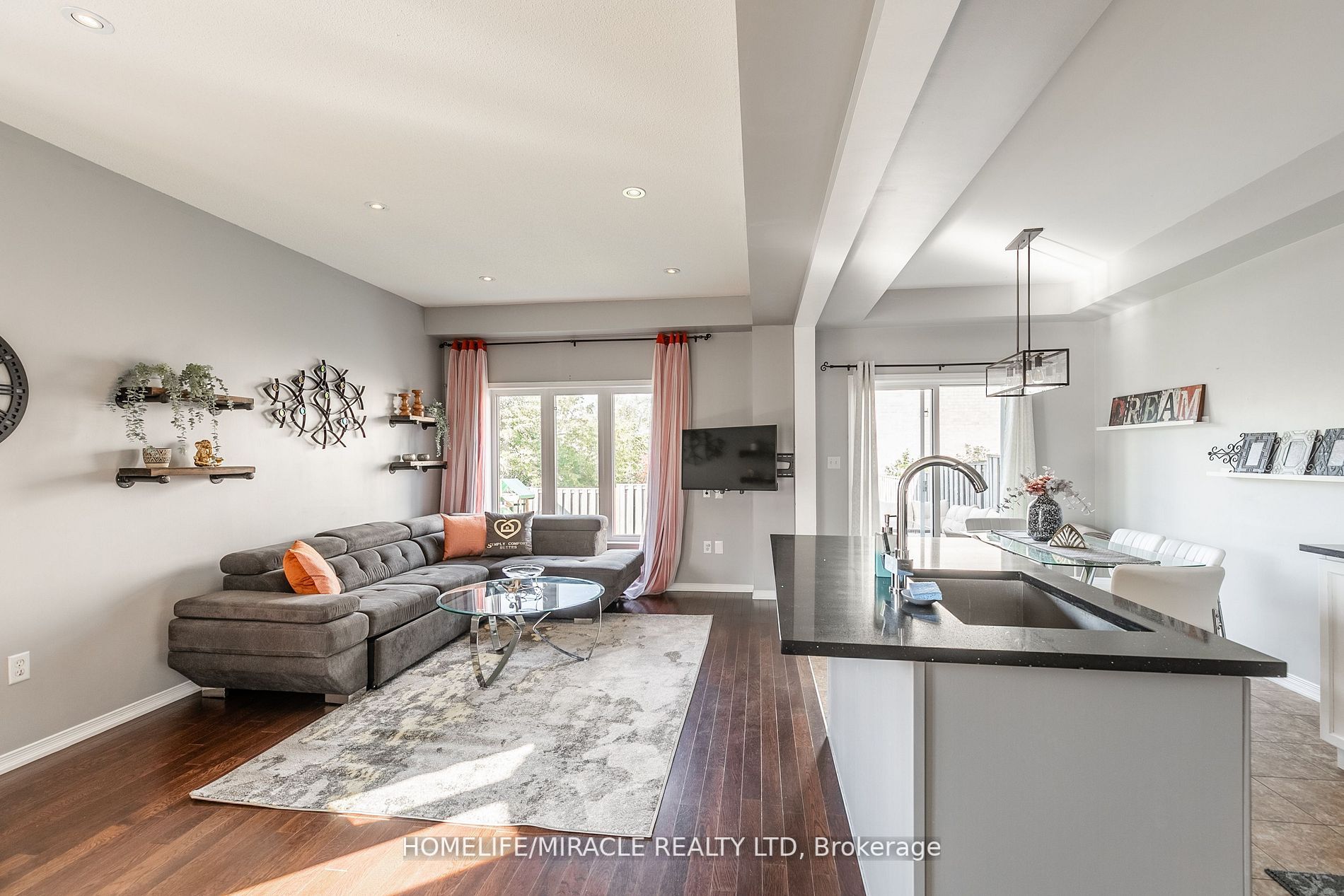 51 Palacebeach Tr