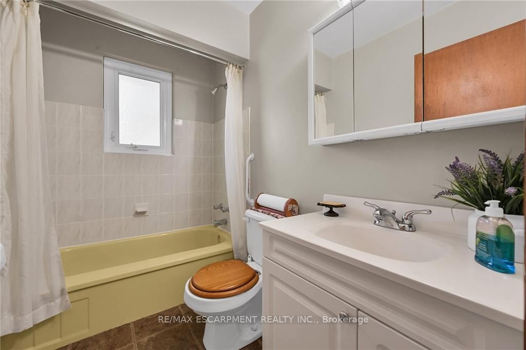 215 Upper Paradise Rd