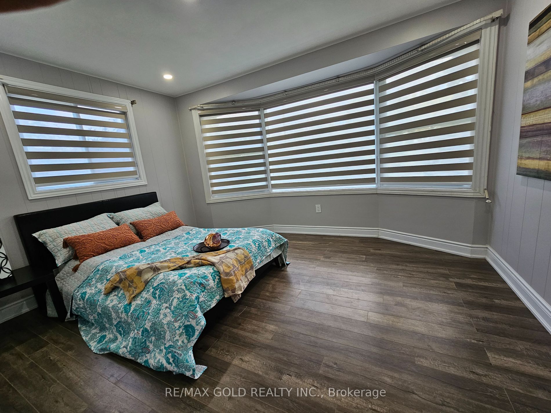 285 North Water Street W