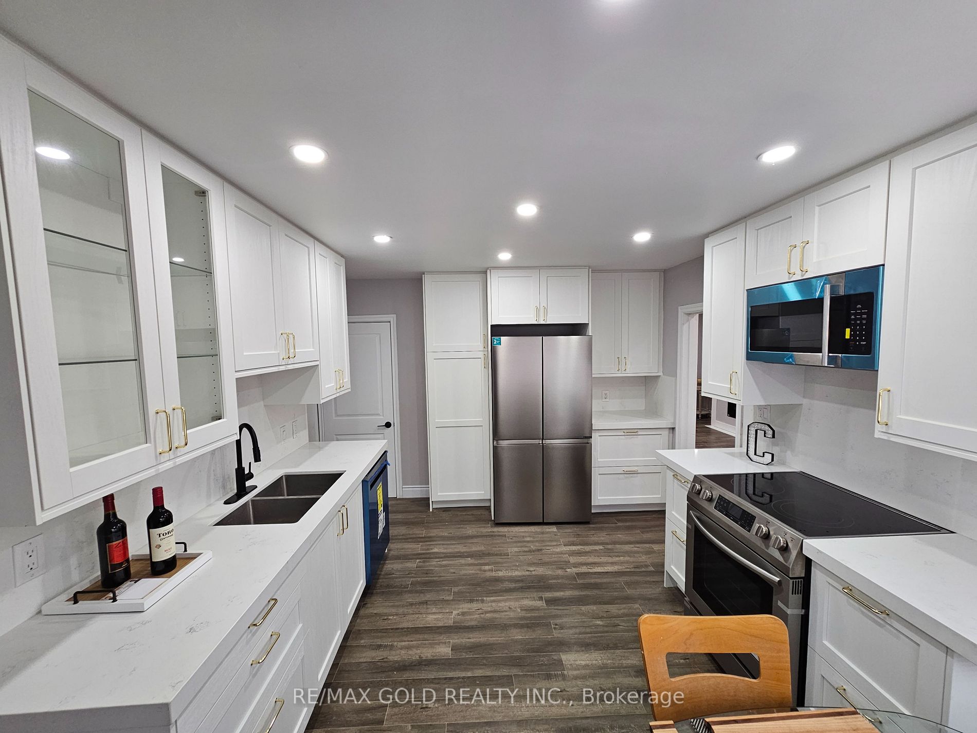 285 North Water Street W
