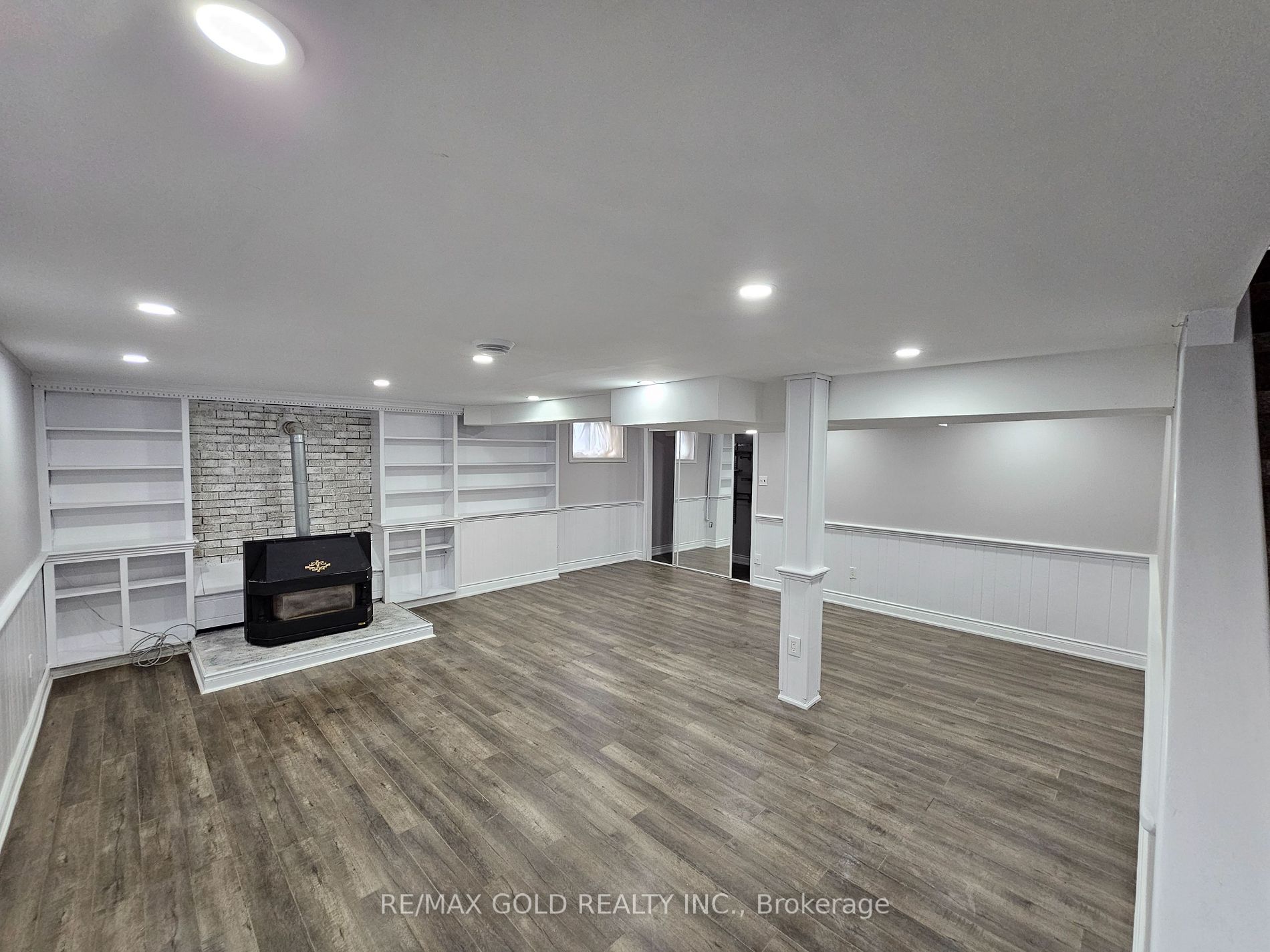 285 North Water Street W
