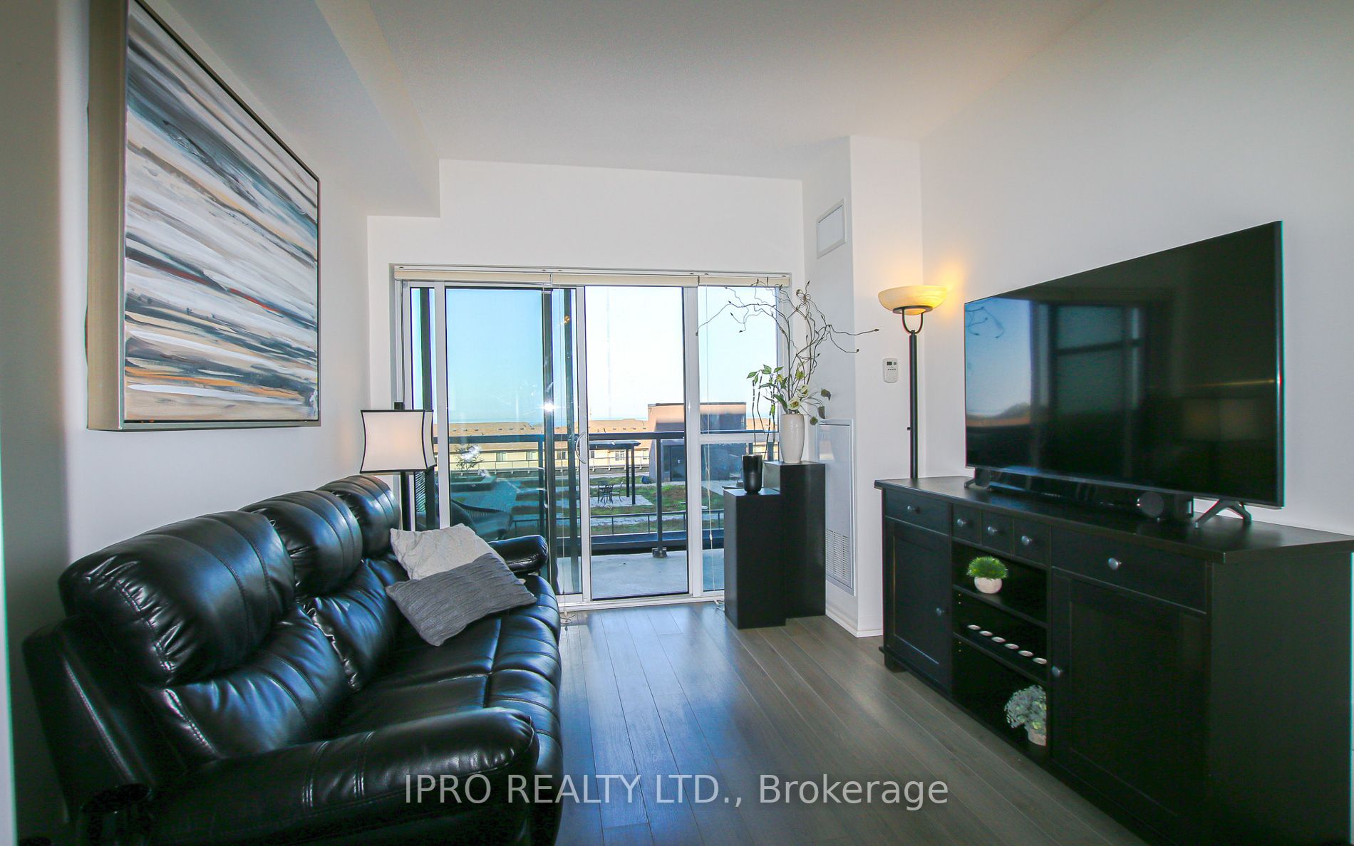 560 North Service Rd, #309