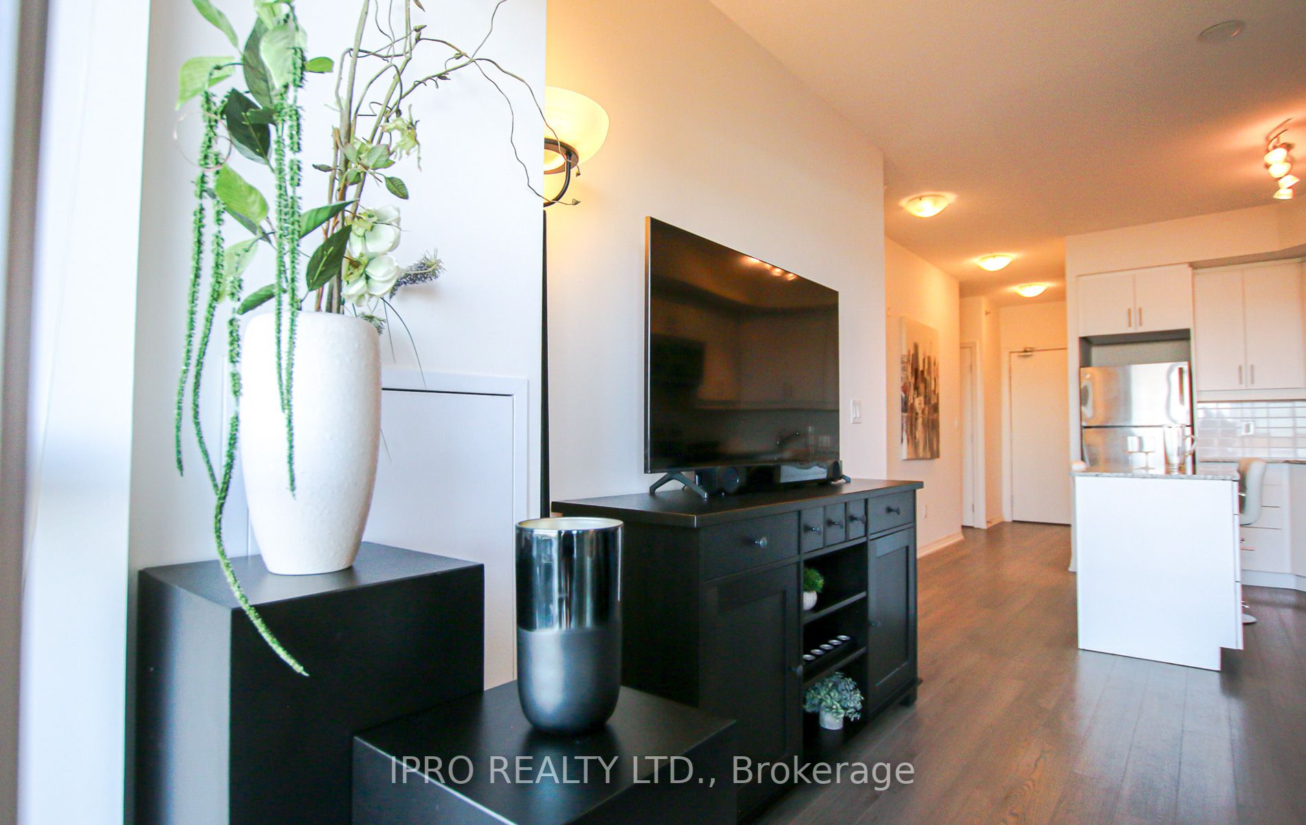 560 North Service Rd, #309