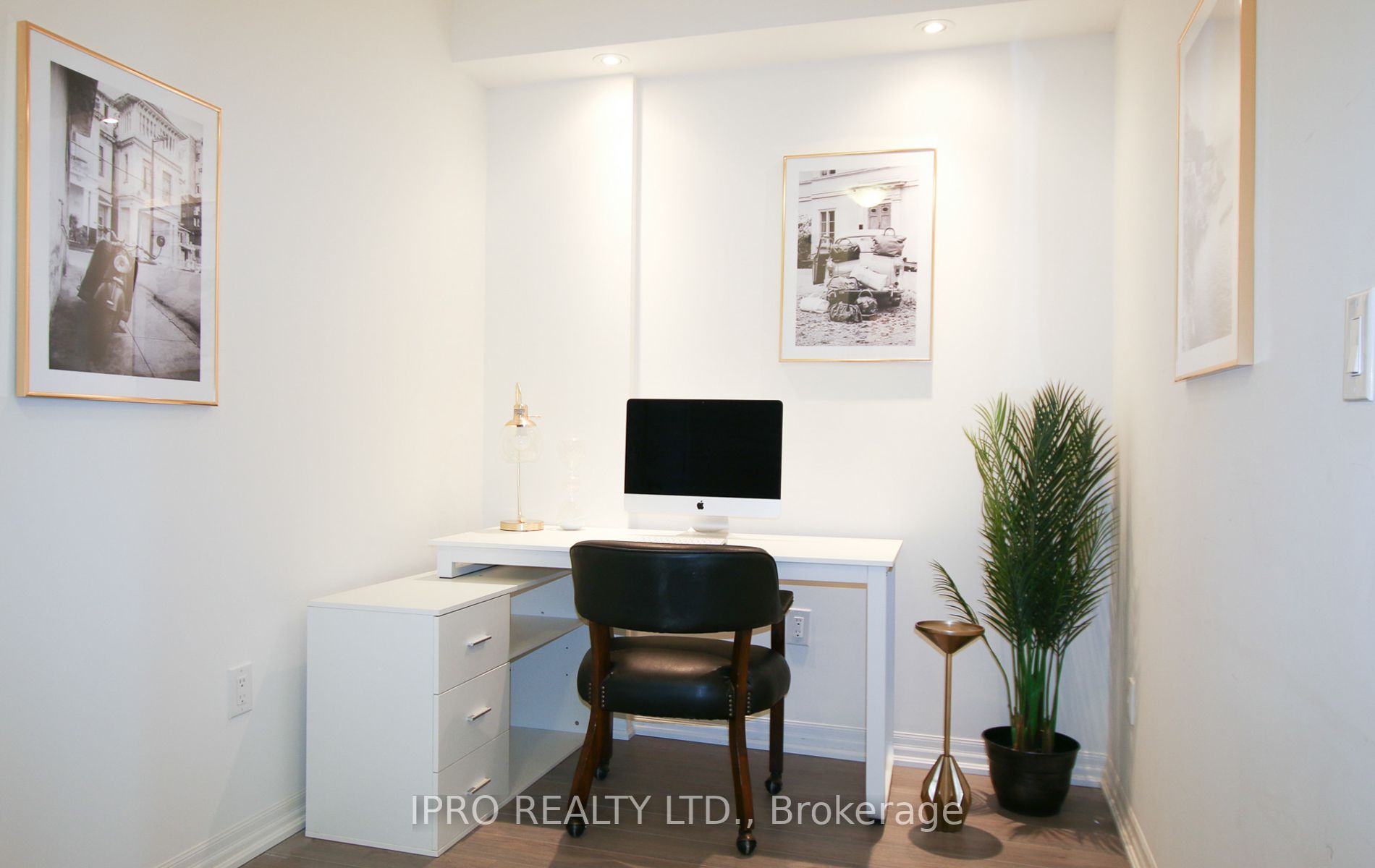 560 North Service Rd, #309