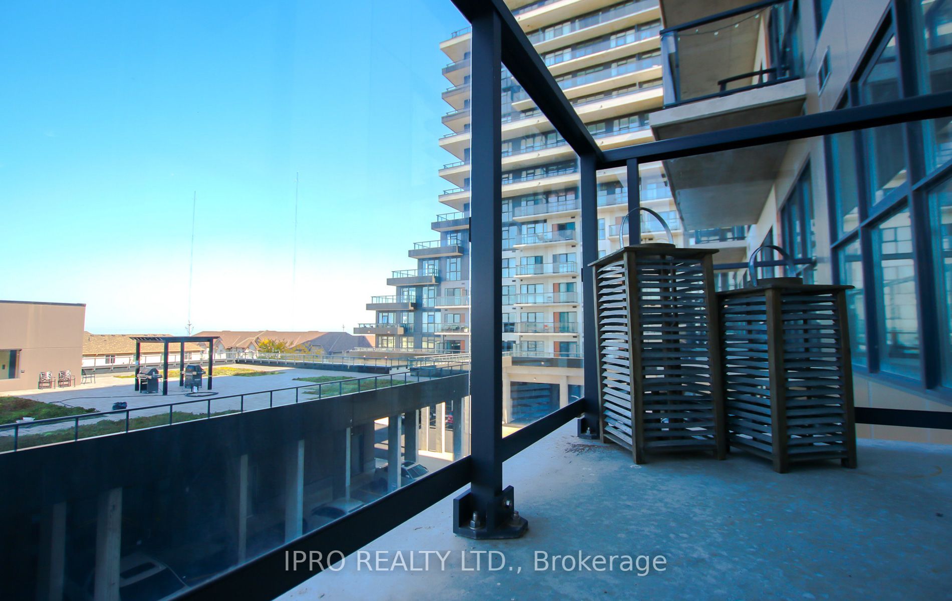 560 North Service Rd, #309