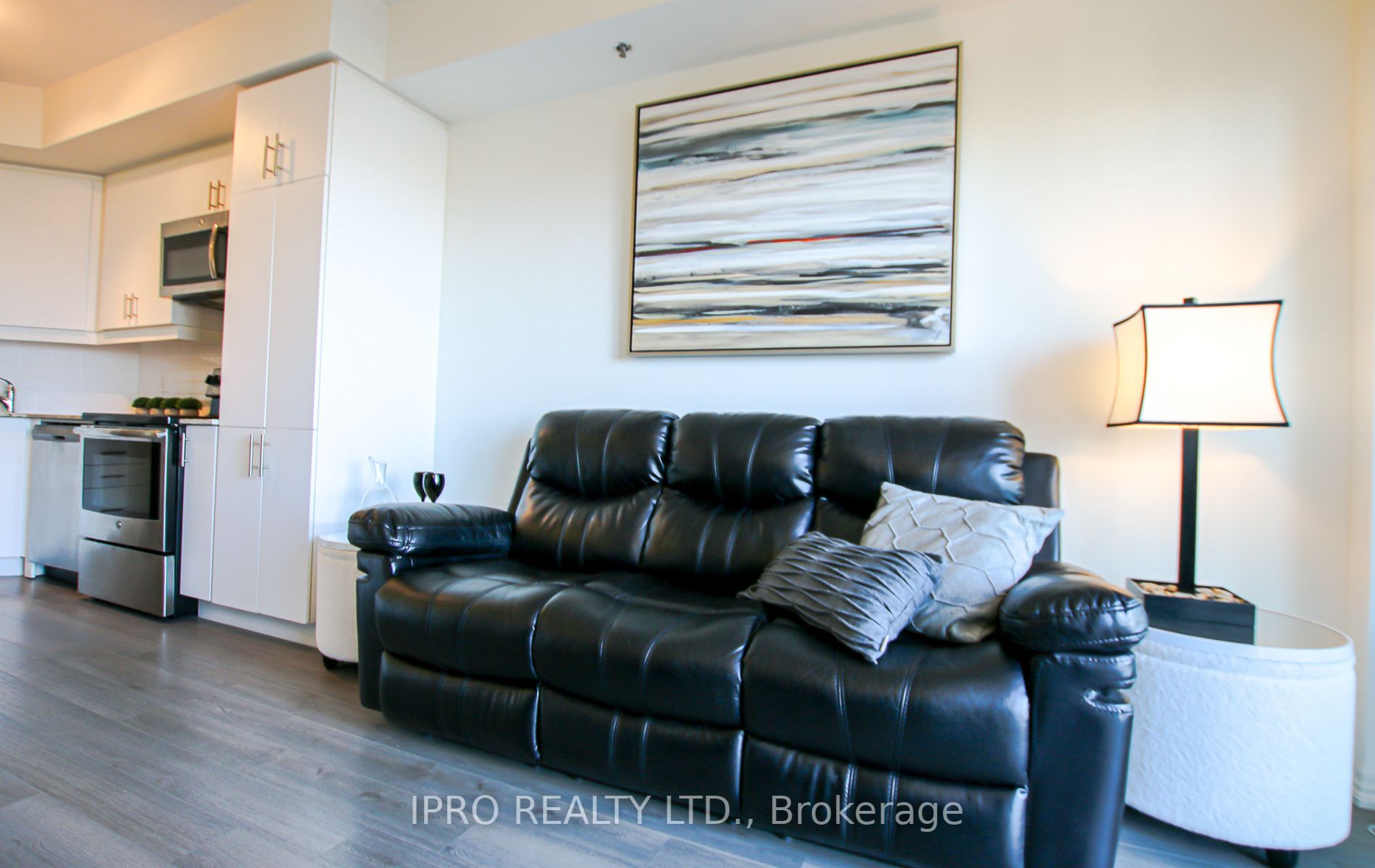 560 North Service Rd, #309