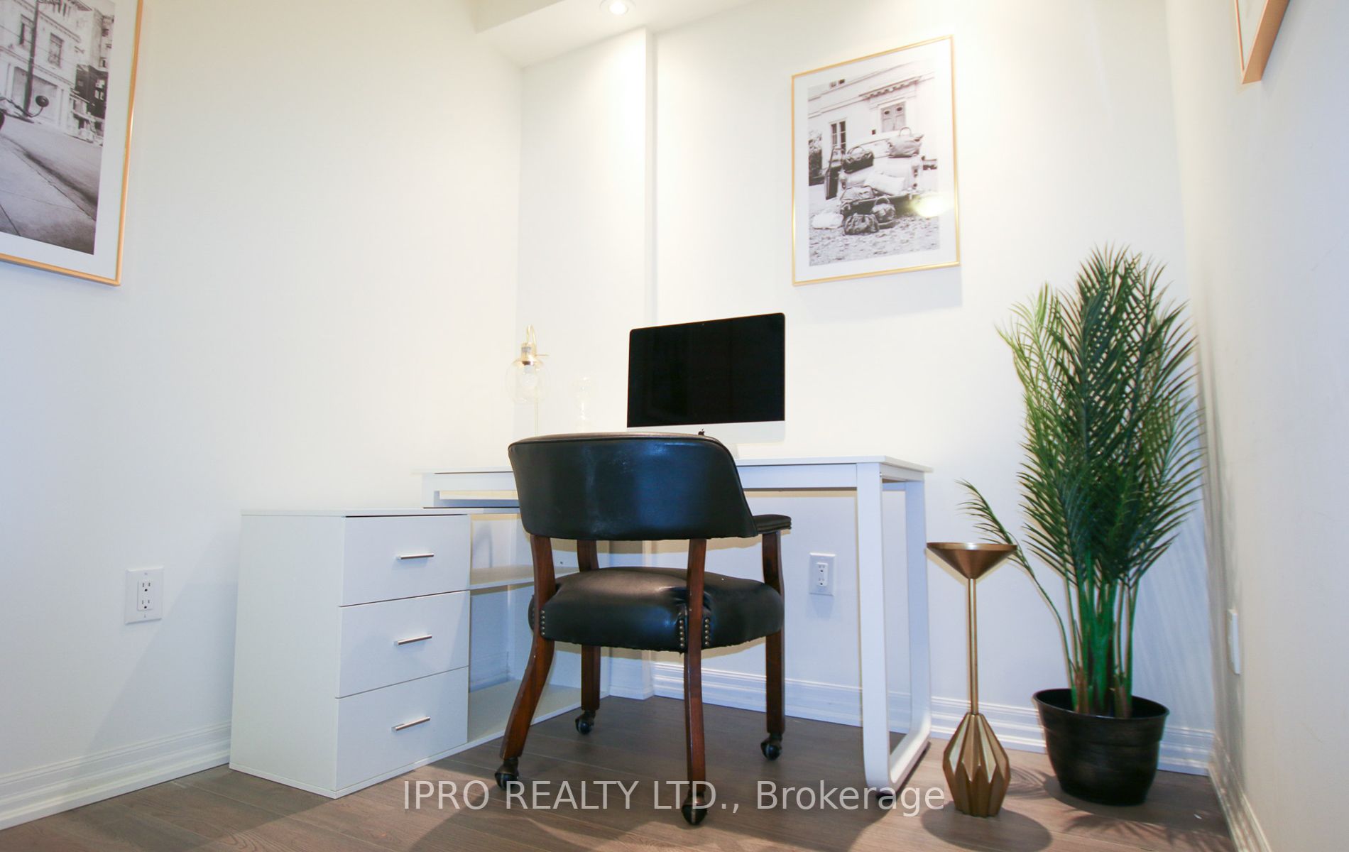 560 North Service Rd, #309