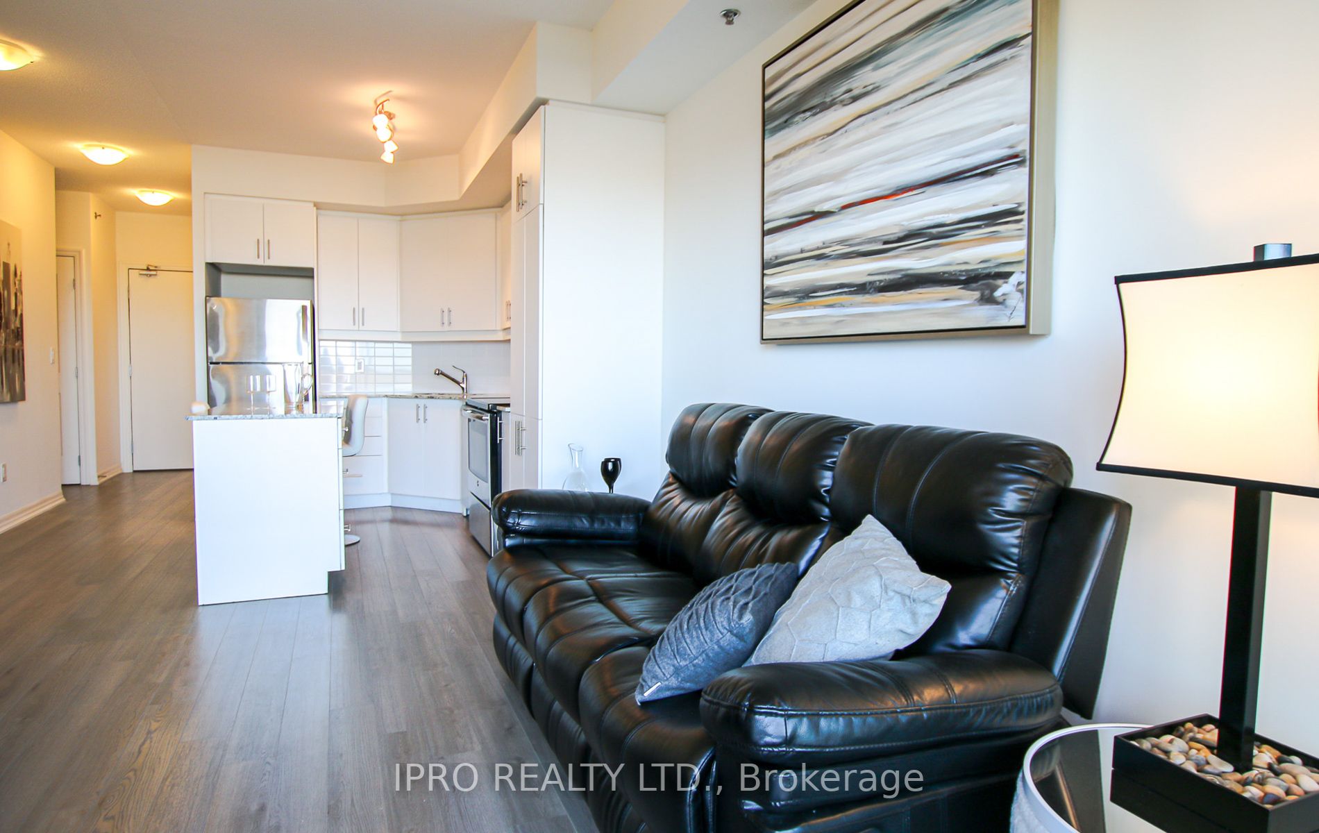 560 North Service Rd, #309