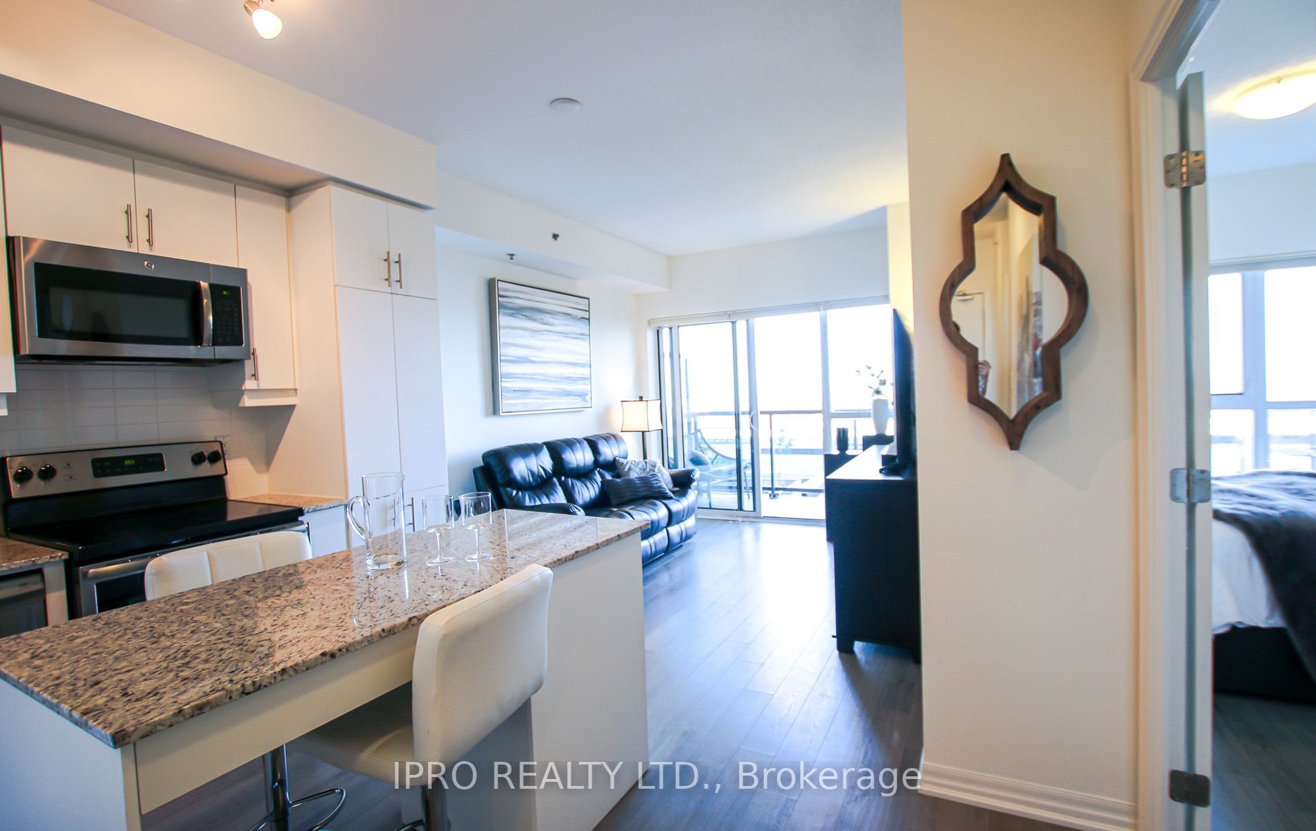 560 North Service Rd, #309