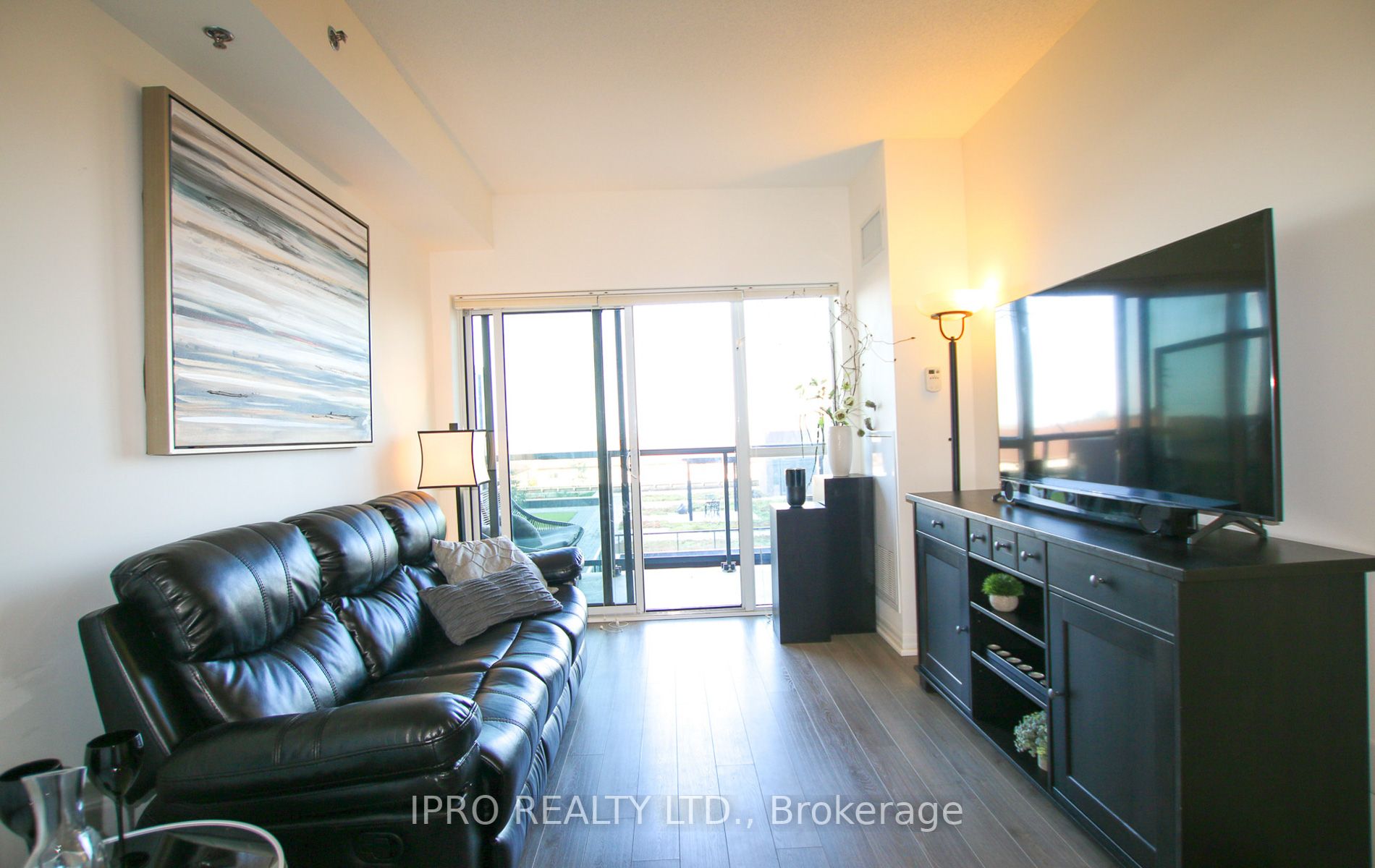 560 North Service Rd, #309