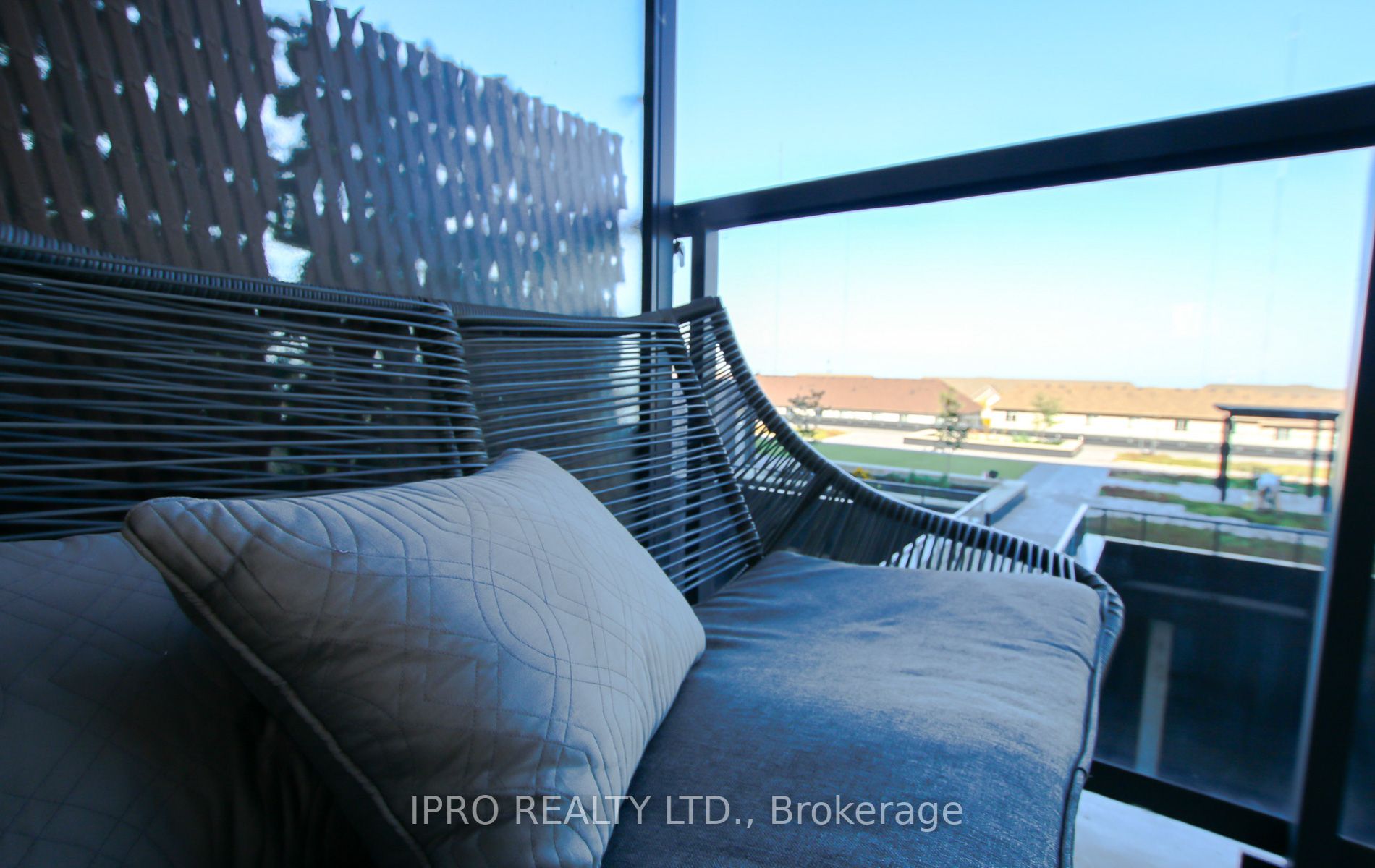 560 North Service Rd, #309