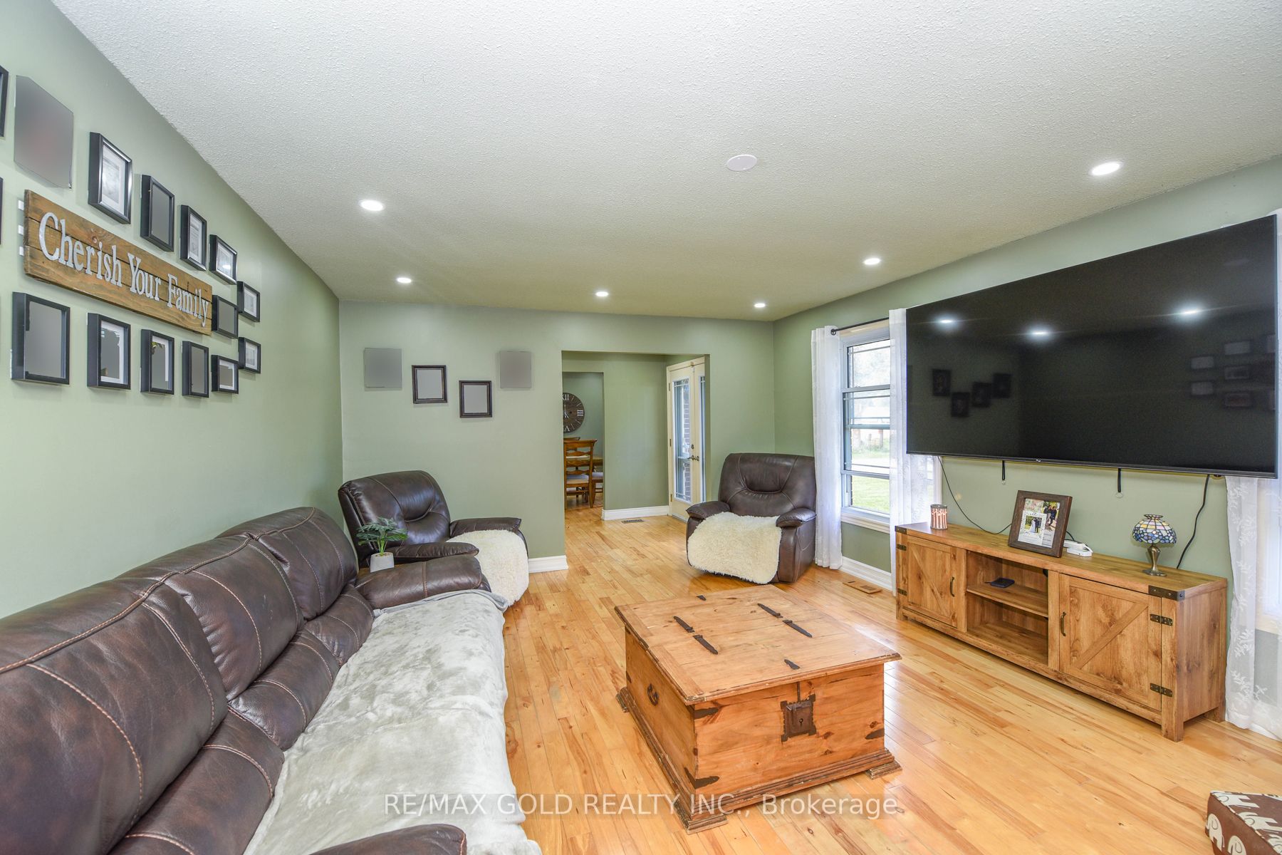 433 Main St W