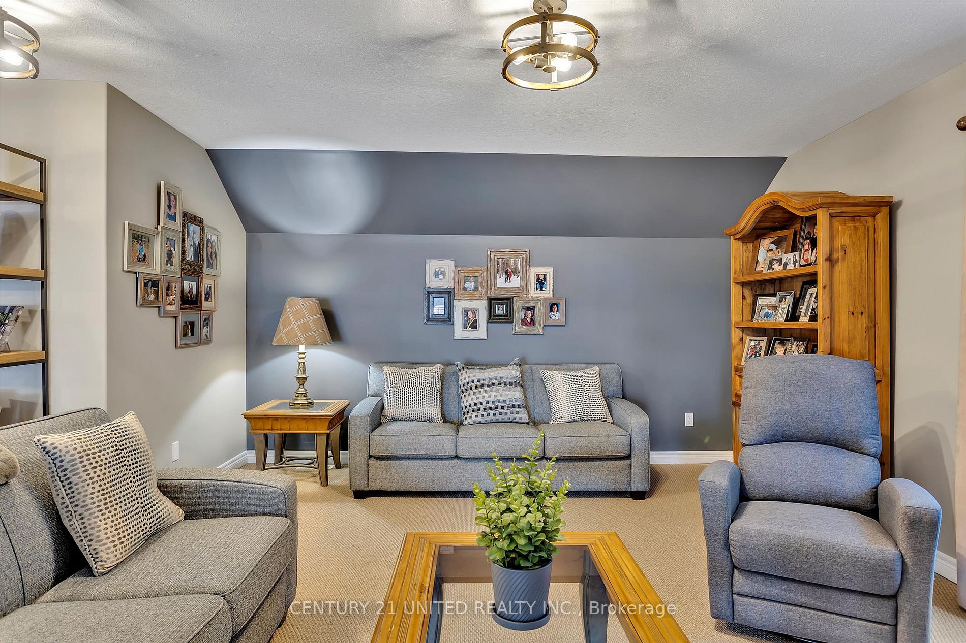 15 Brackendale Trail