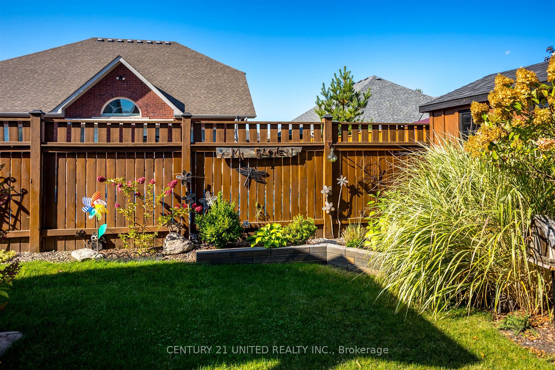 15 Brackendale Trail