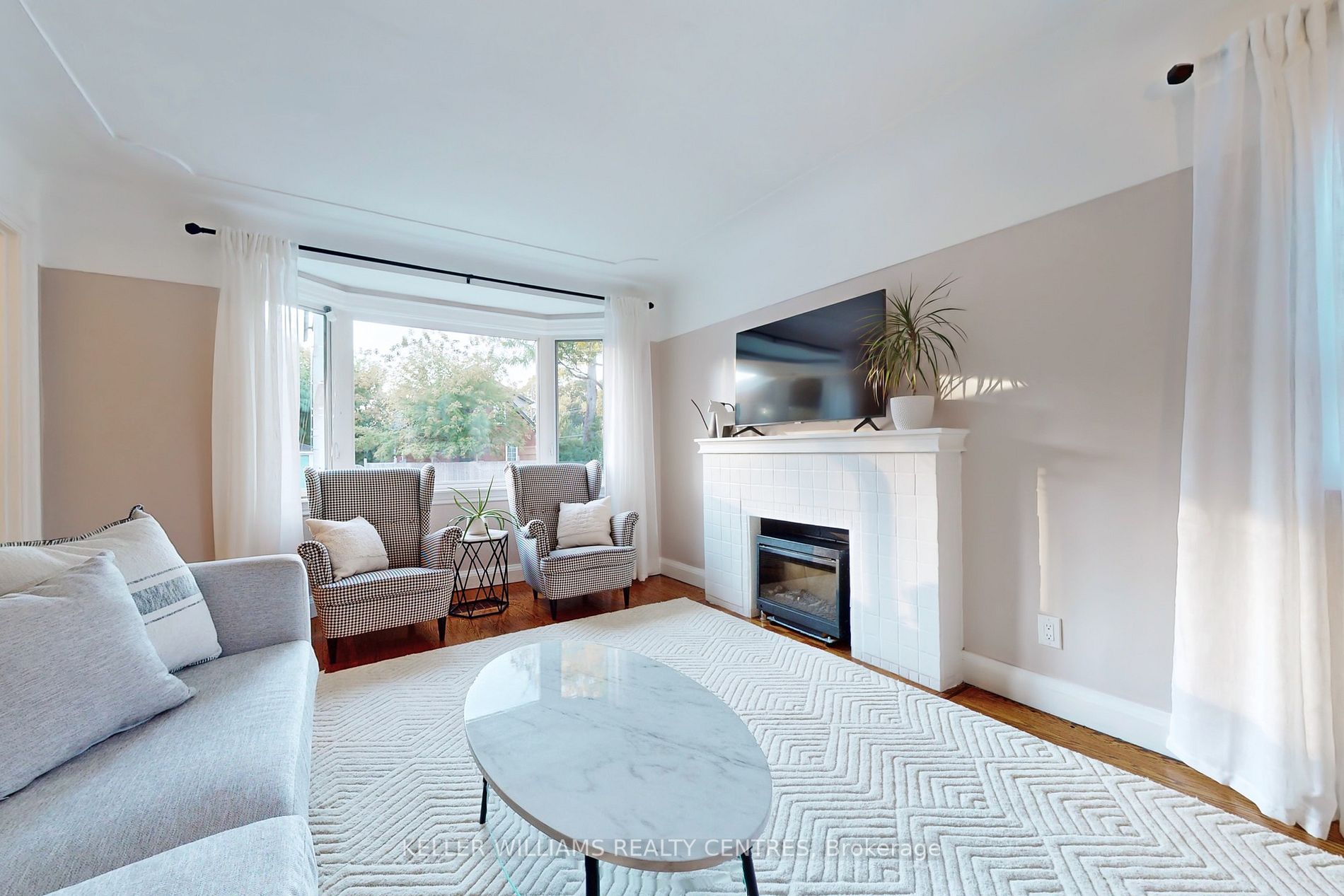 503 Upper James St E