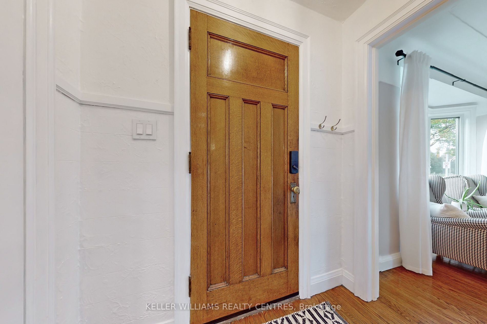503 Upper James St E