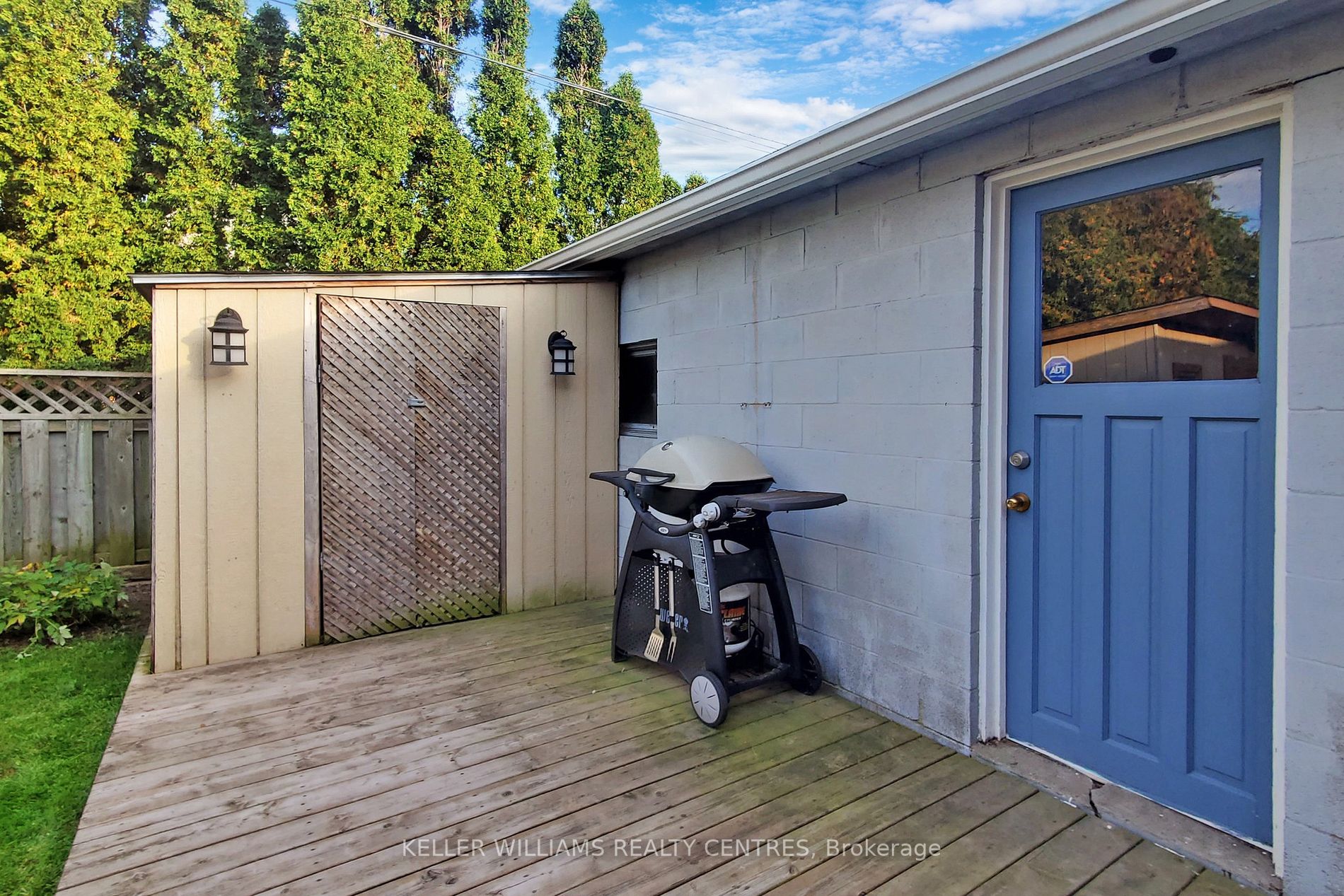 503 Upper James St E