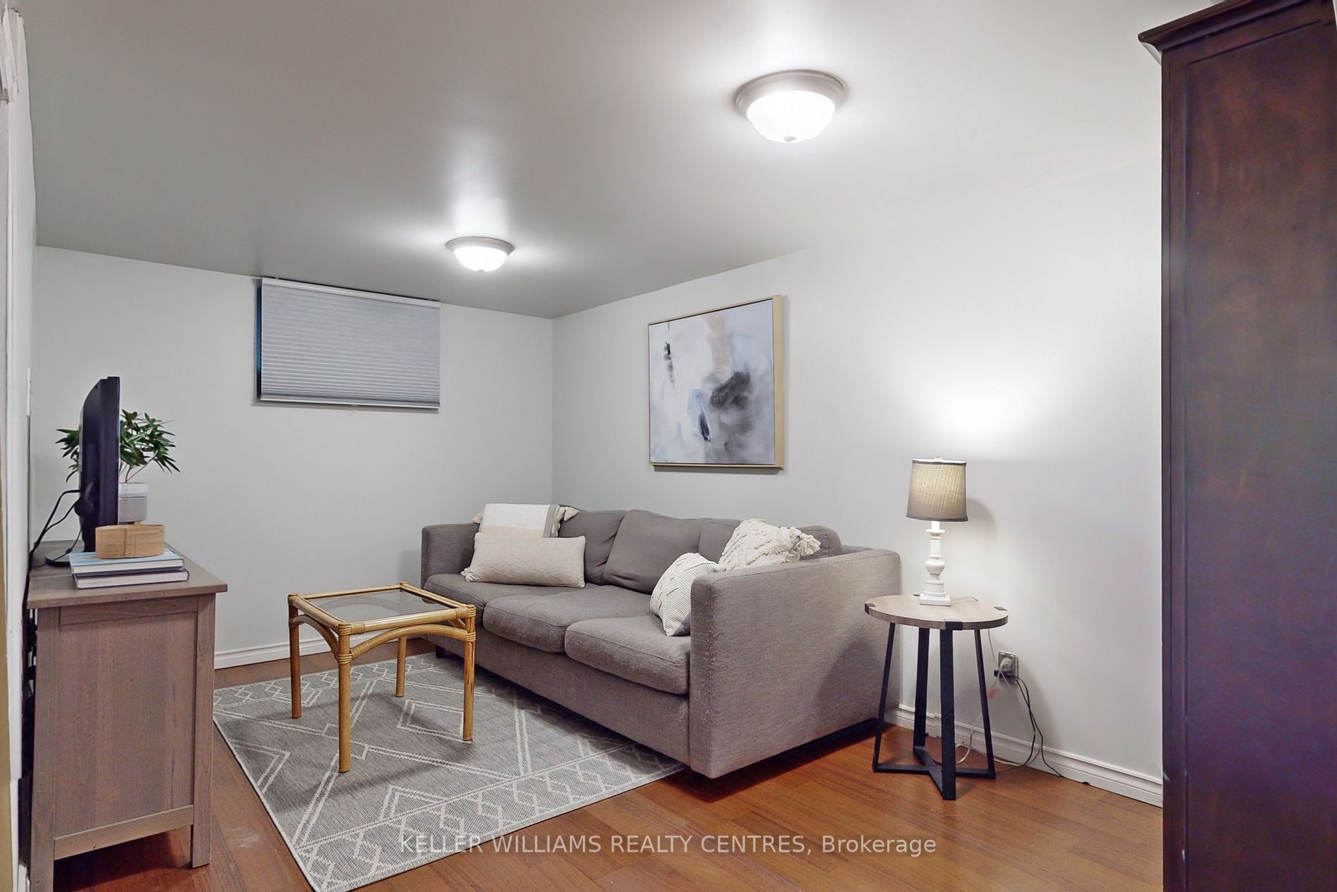 503 Upper James St E