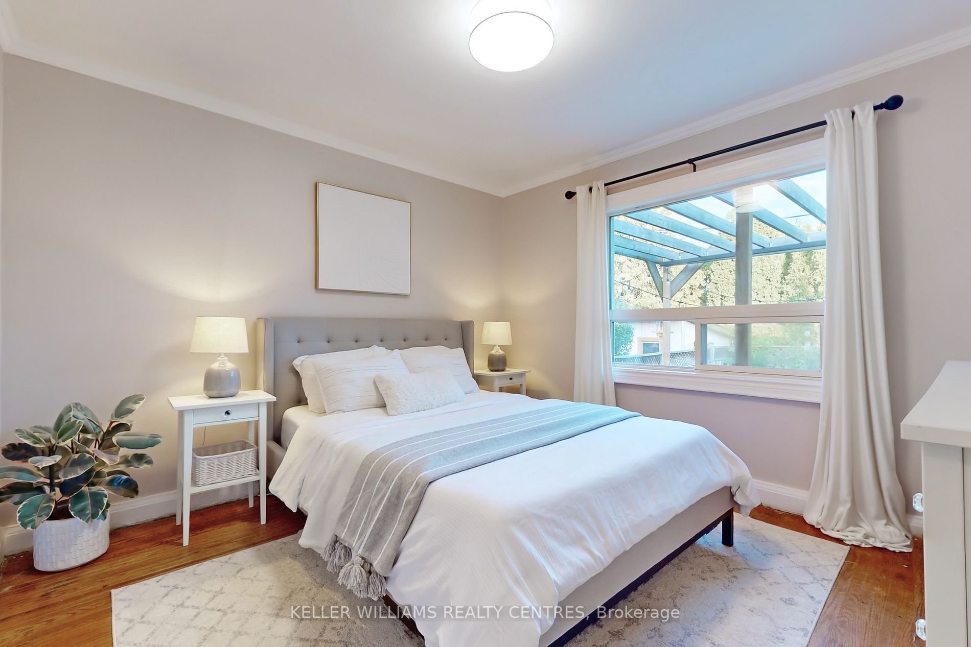 503 Upper James St E