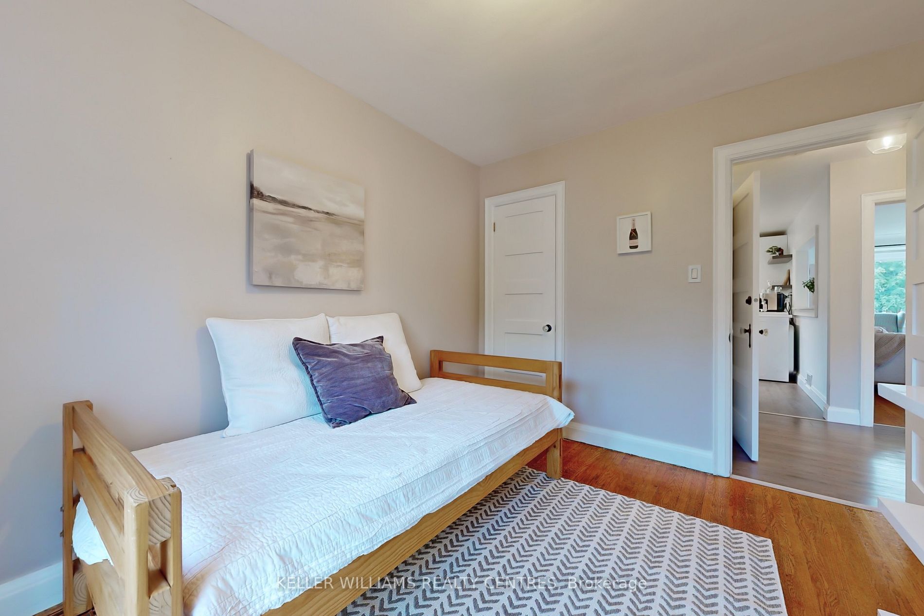 503 Upper James St E