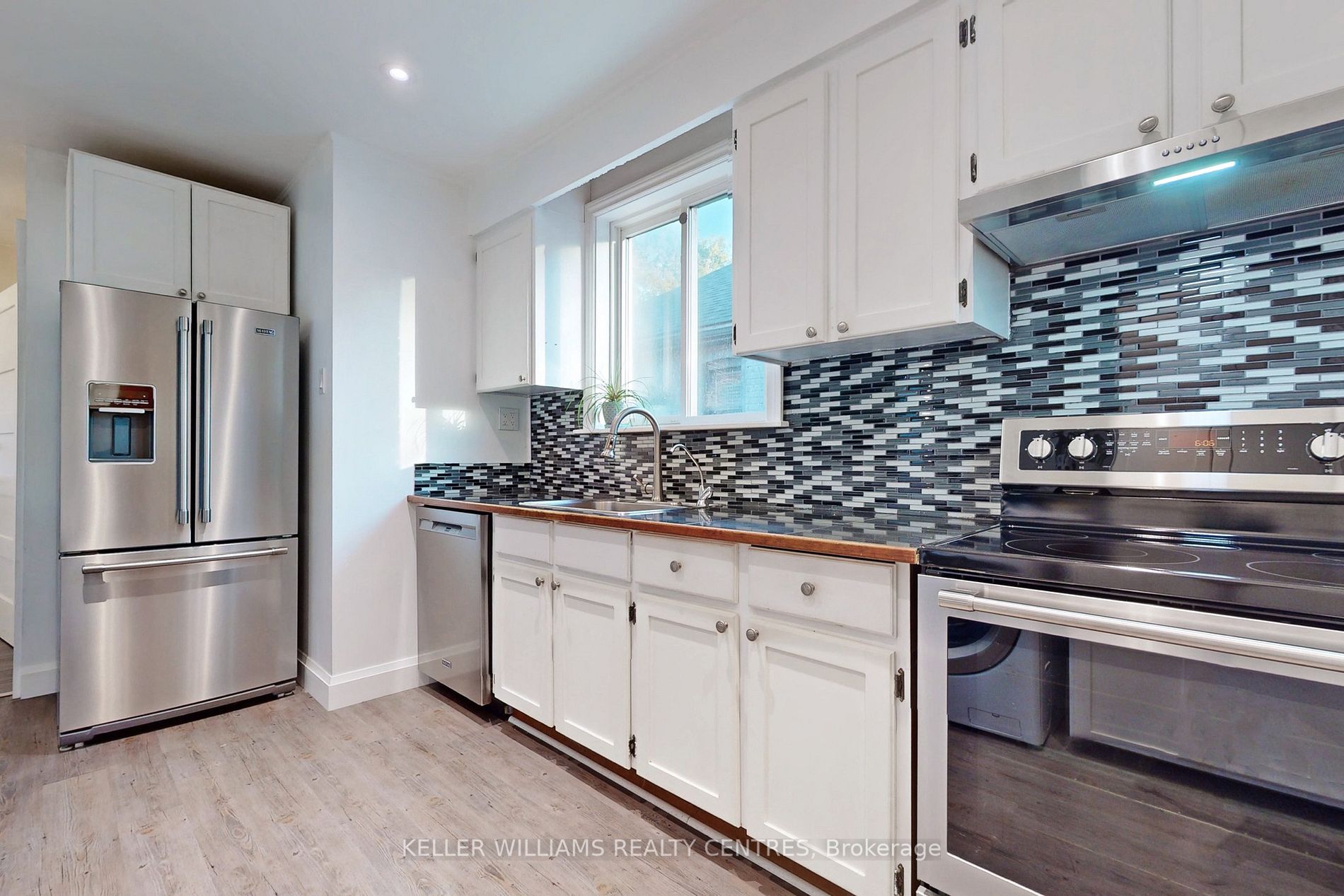 503 Upper James St E