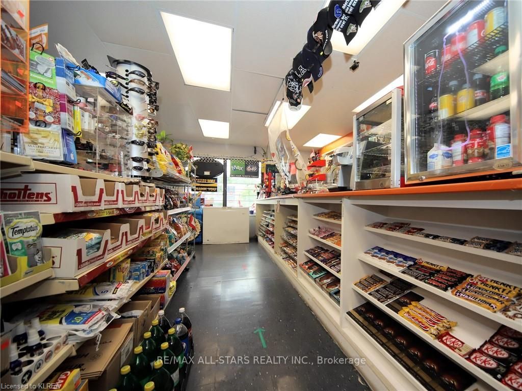 31 King St E