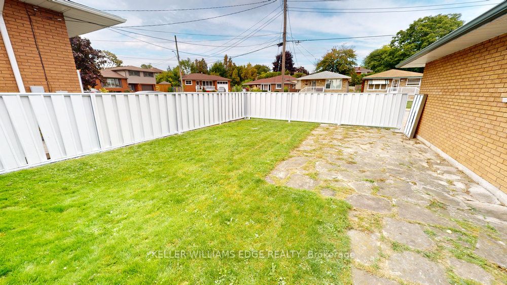 25 Parklands Dr