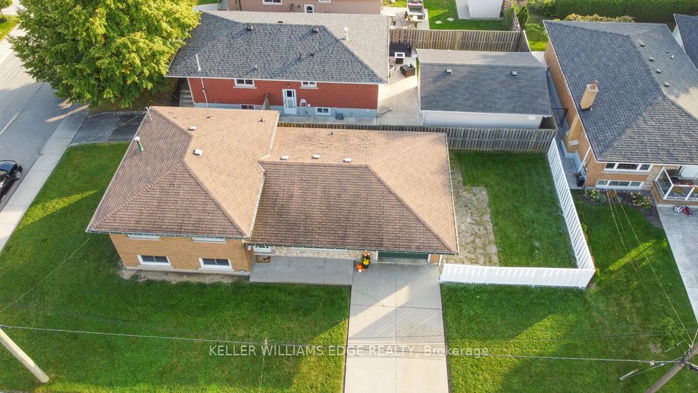 25 Parklands Dr