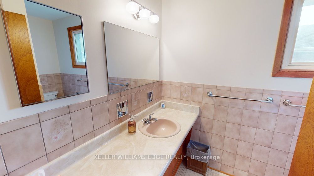 25 Parklands Dr