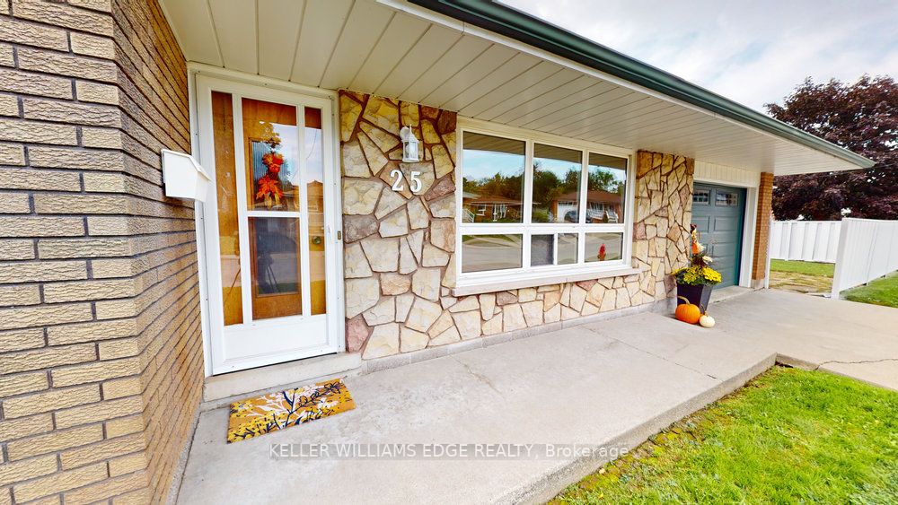 25 Parklands Dr