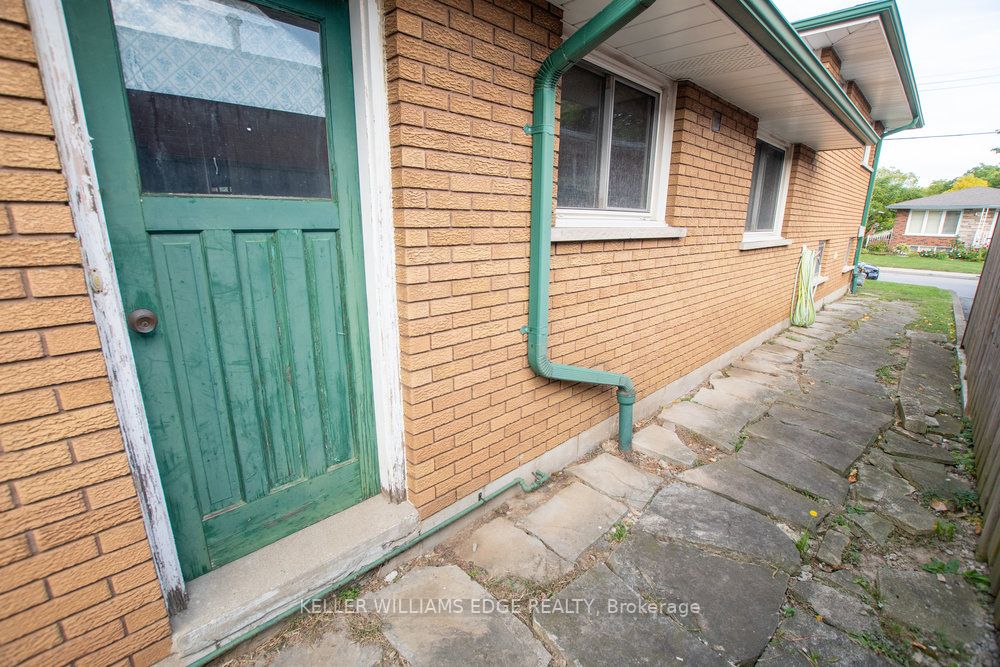25 Parklands Dr