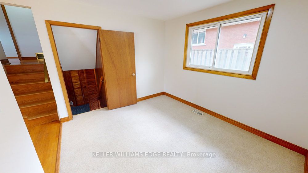 25 Parklands Dr