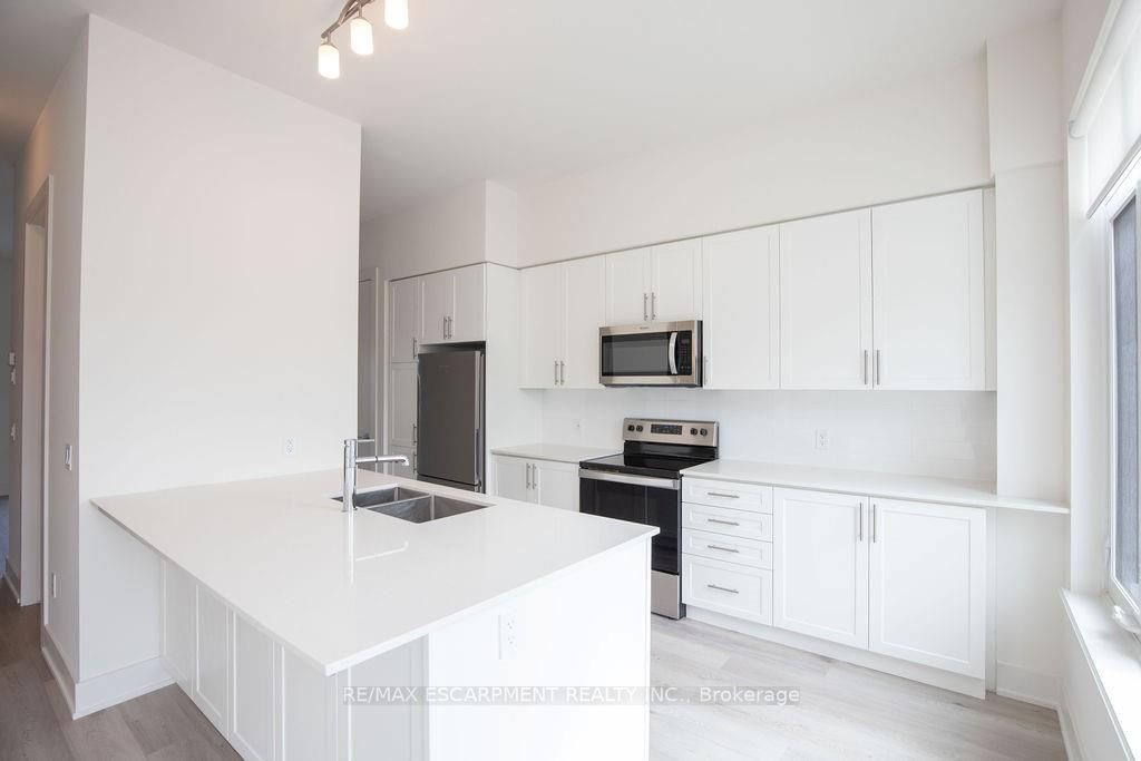 10 Windward Dr, #76