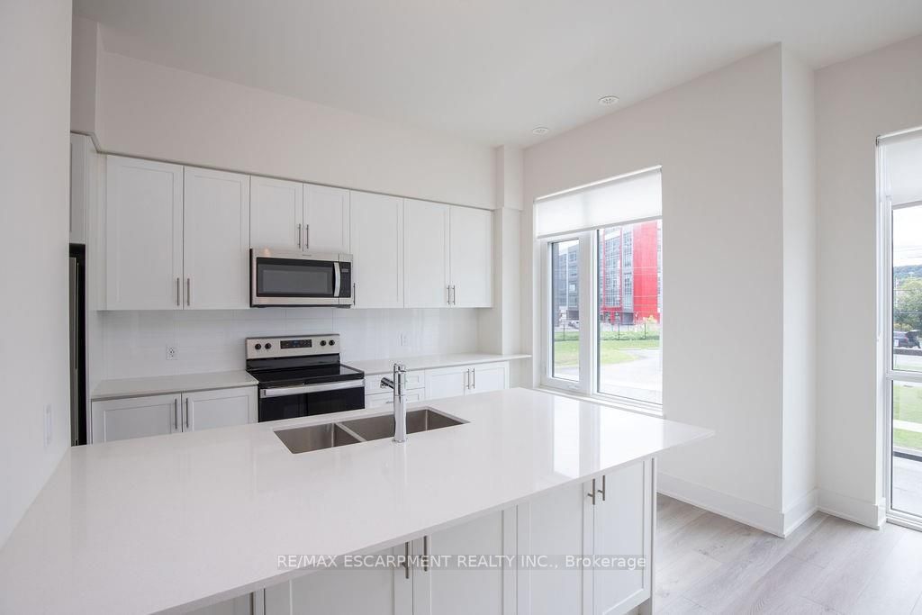 10 Windward Dr, #76