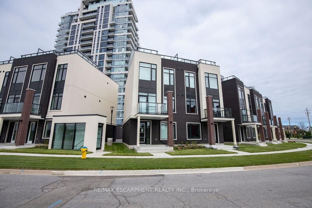 10 Windward Dr, #76