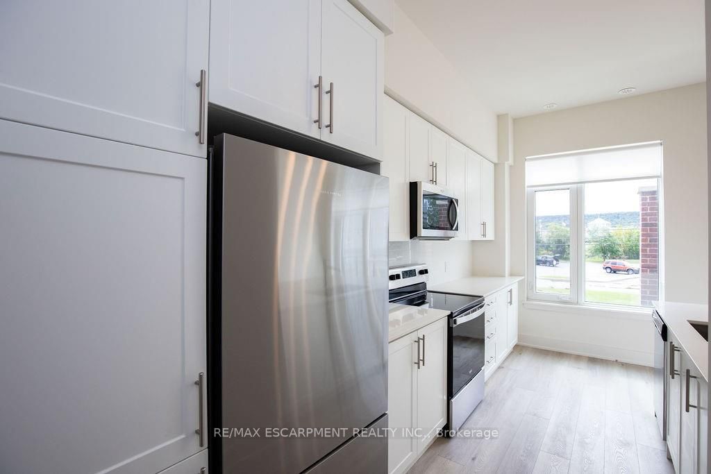 10 Windward Dr, #76