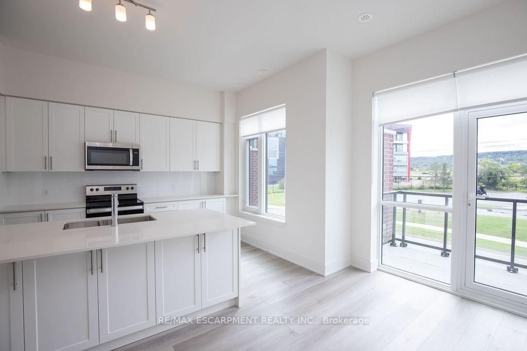 10 Windward Dr, #76