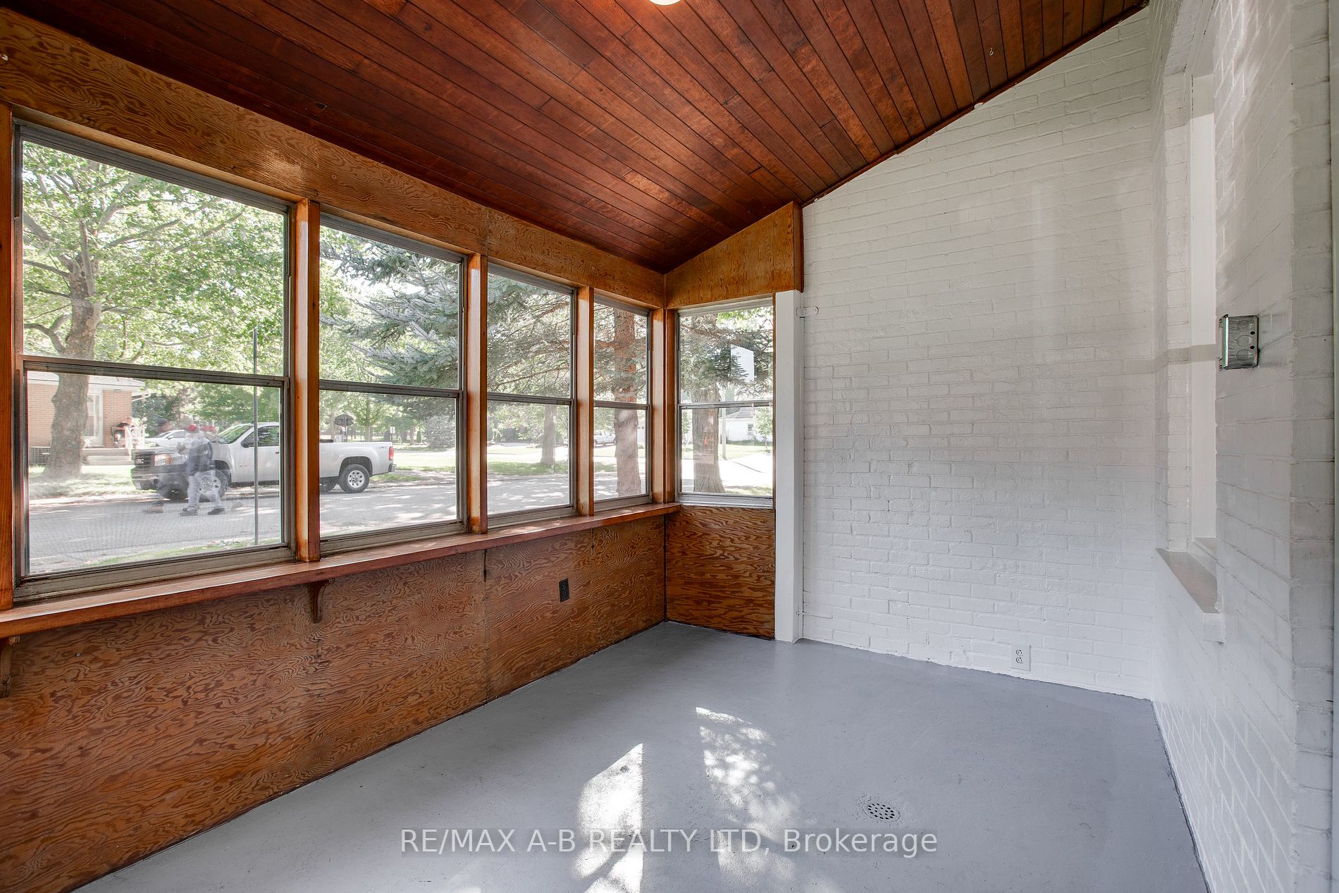 311 Ingersoll Ave