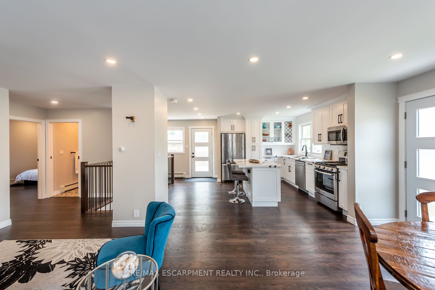 828 Main St