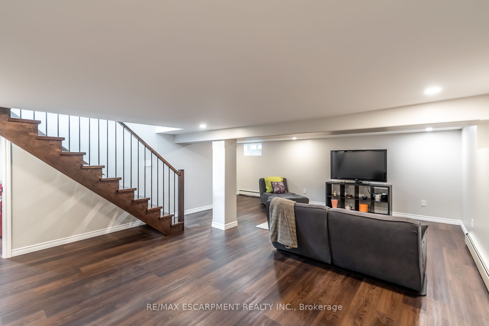 828 Main St
