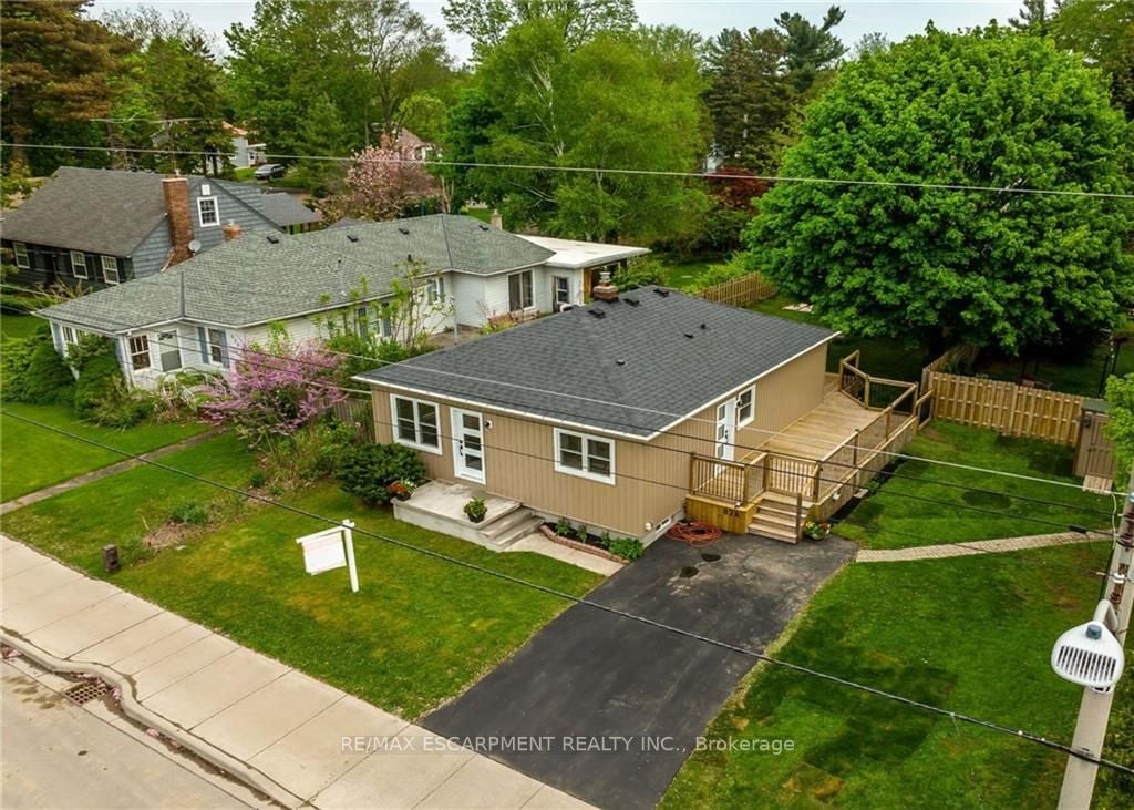 828 Main St