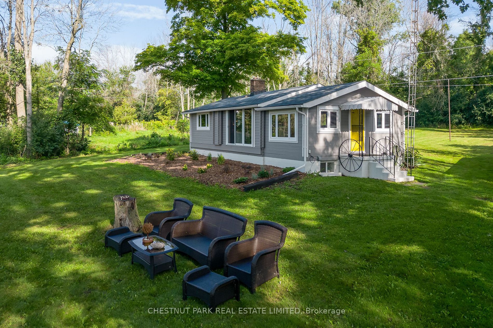 946 Lakeside Dr