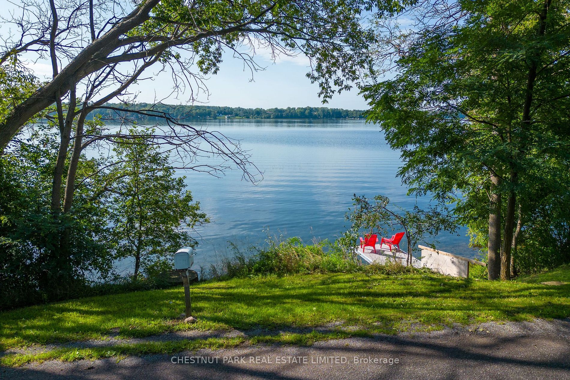 946 Lakeside Dr