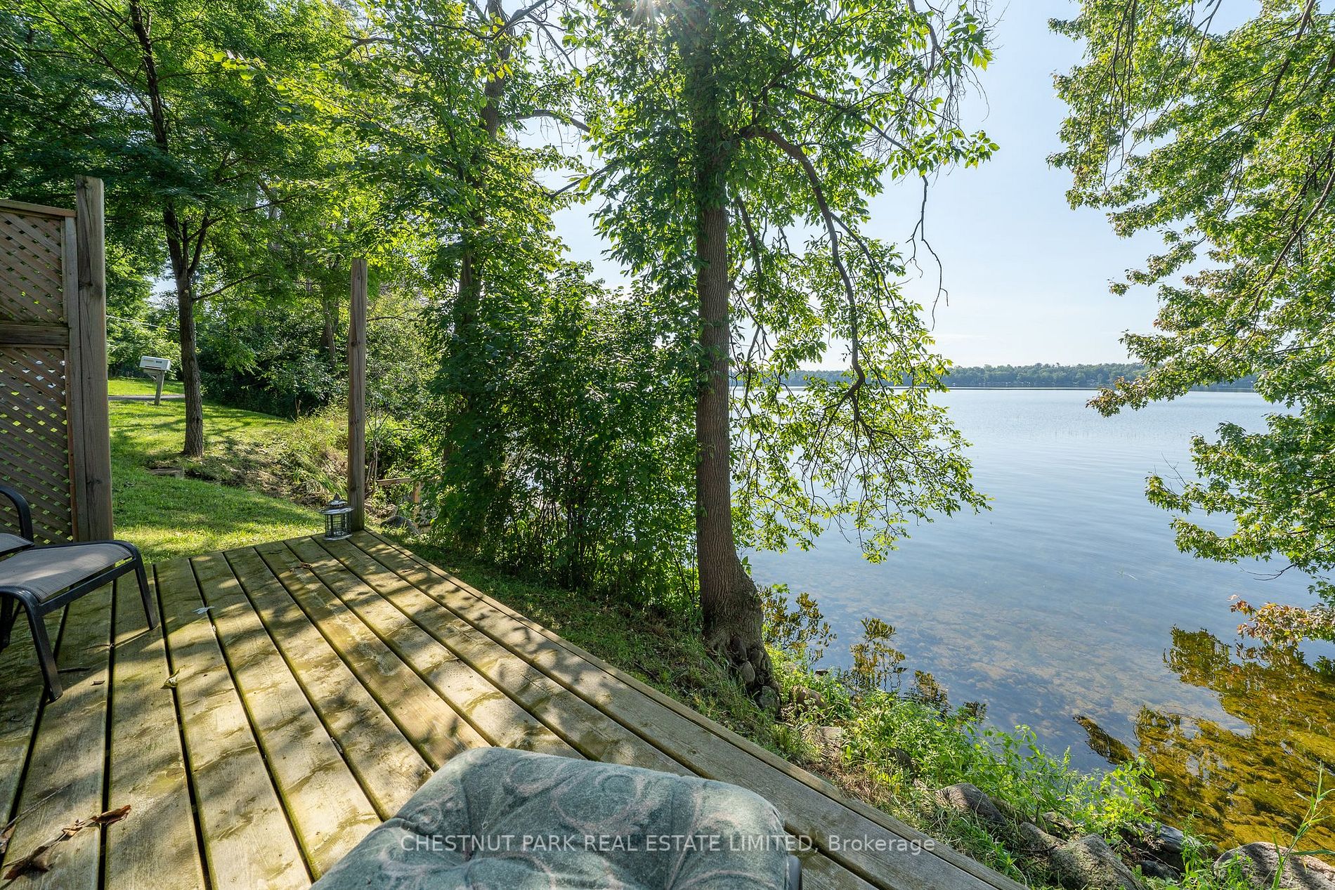 946 Lakeside Dr