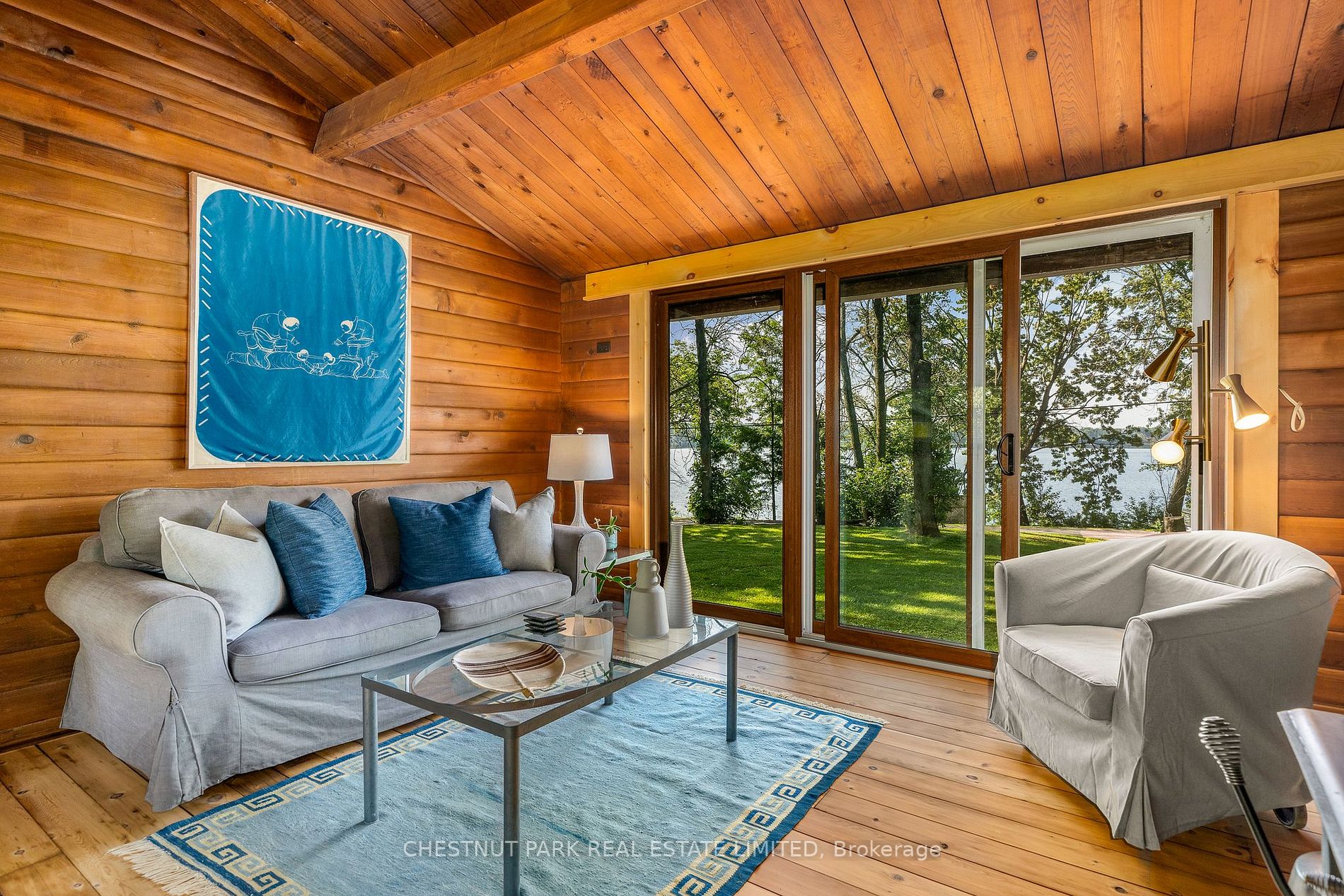 946 Lakeside Dr