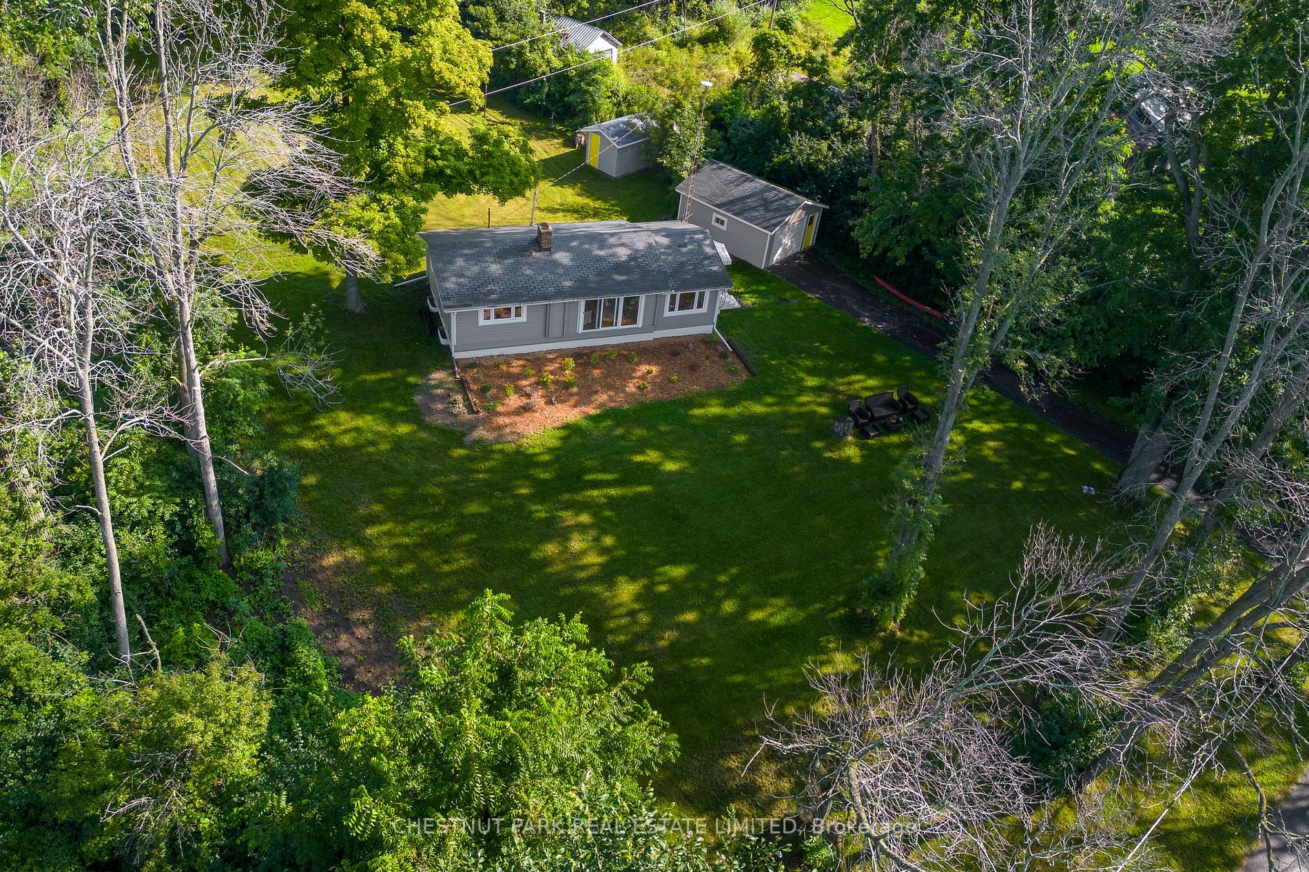 946 Lakeside Dr