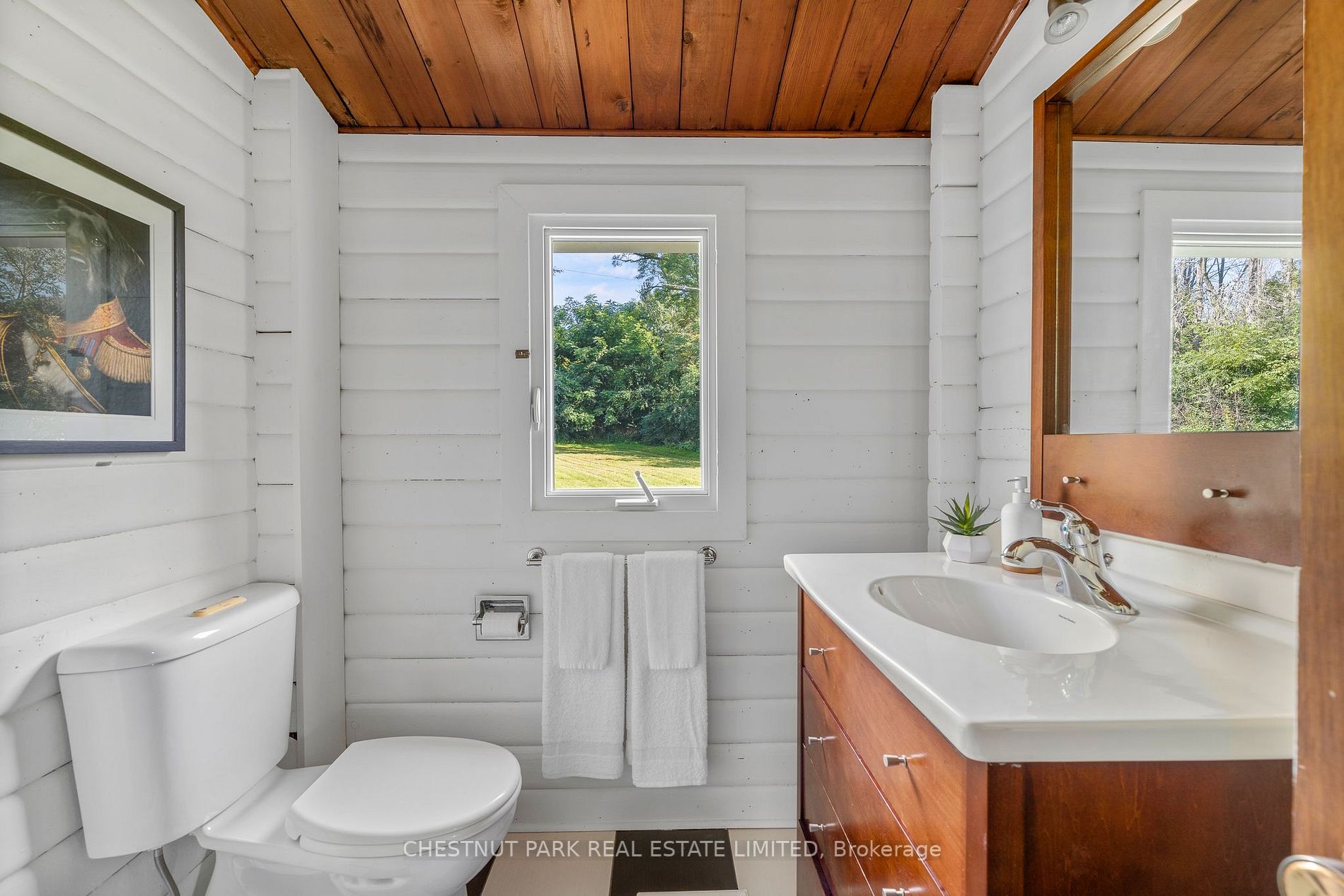 946 Lakeside Dr