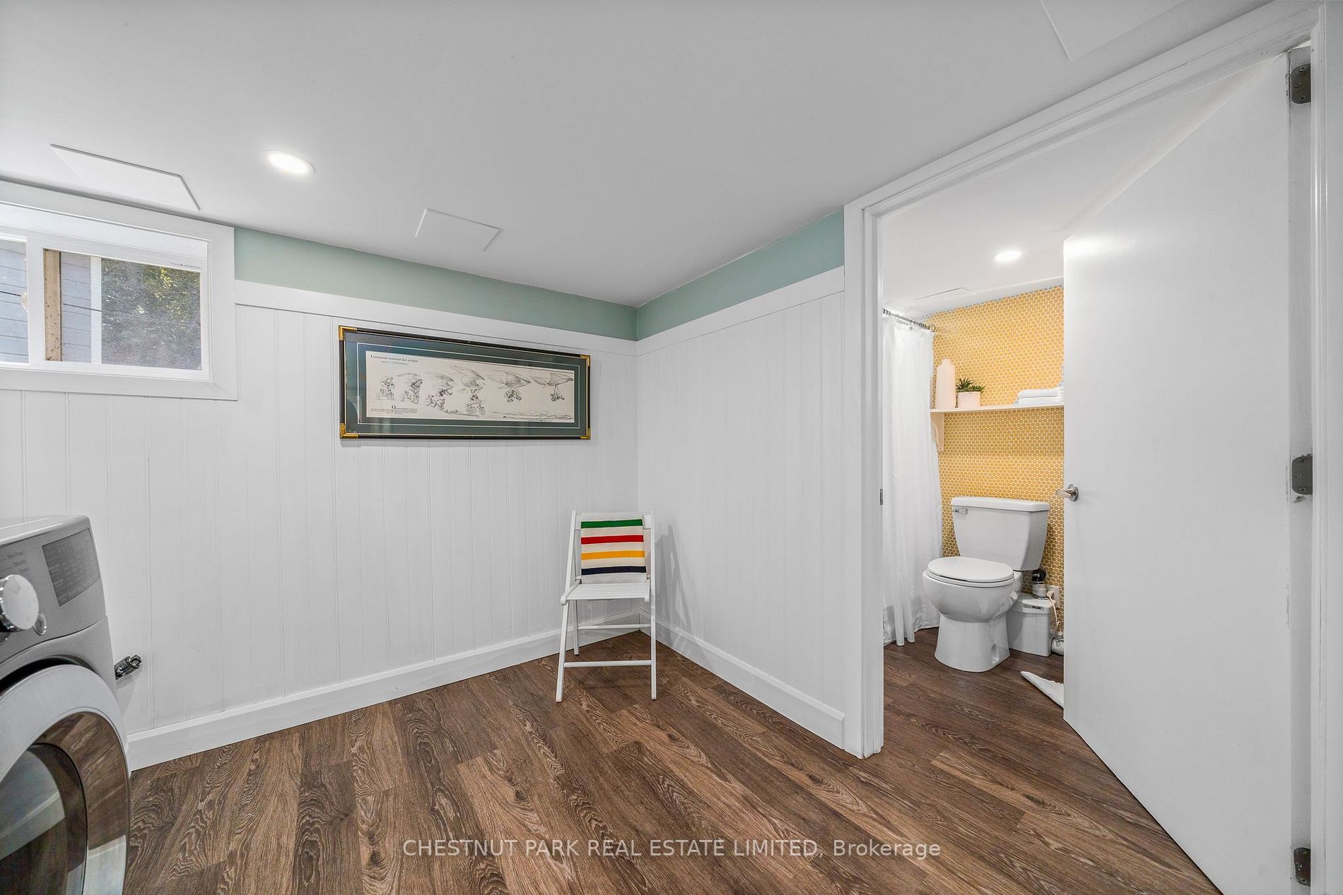 946 Lakeside Dr
