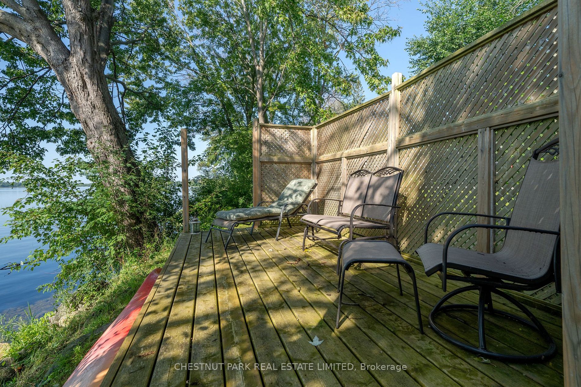 946 Lakeside Dr